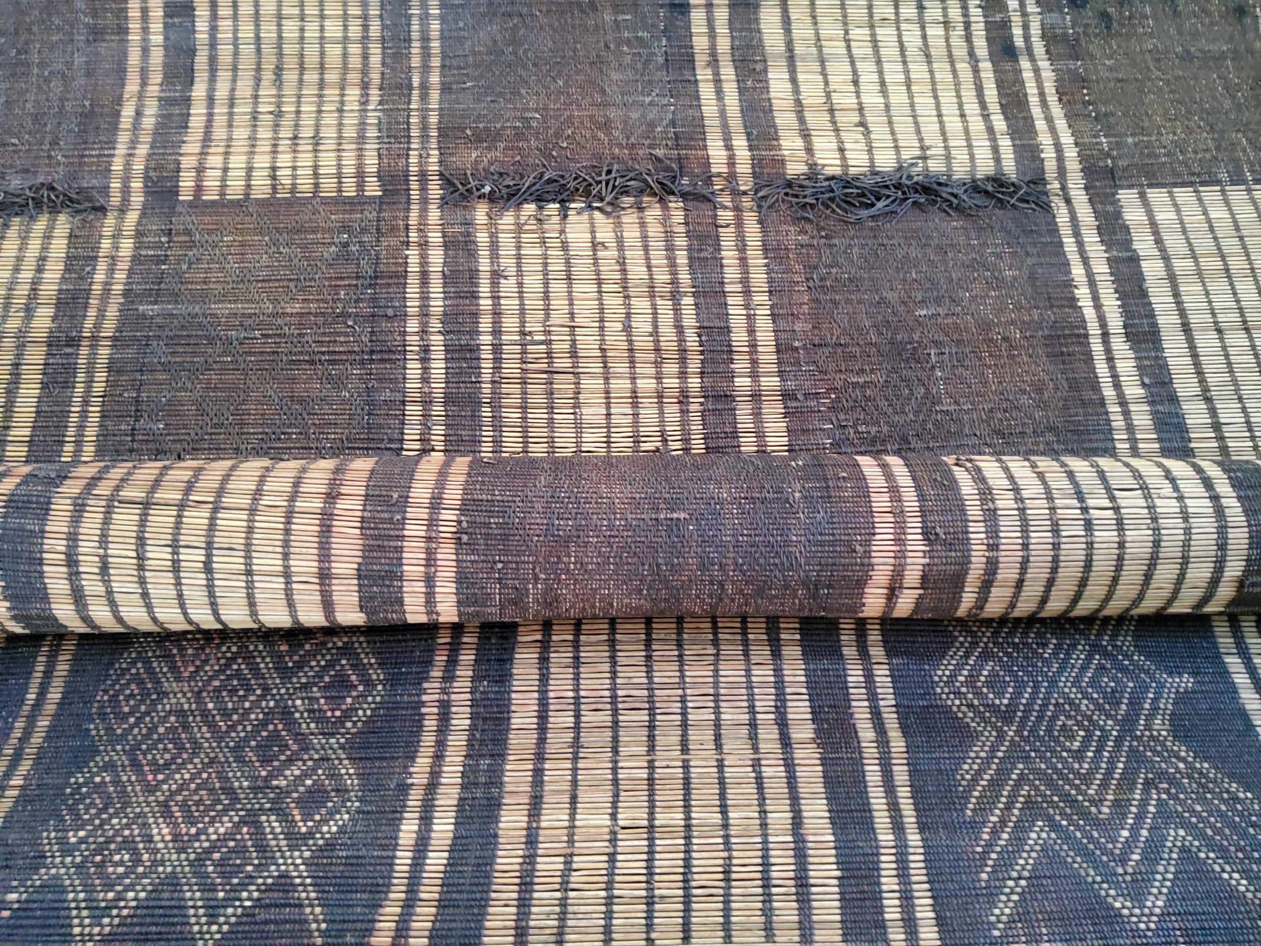 Tuareg Berber Vintage Mauritanian Leather and Natural Wood Manufacto Mat For Sale 3