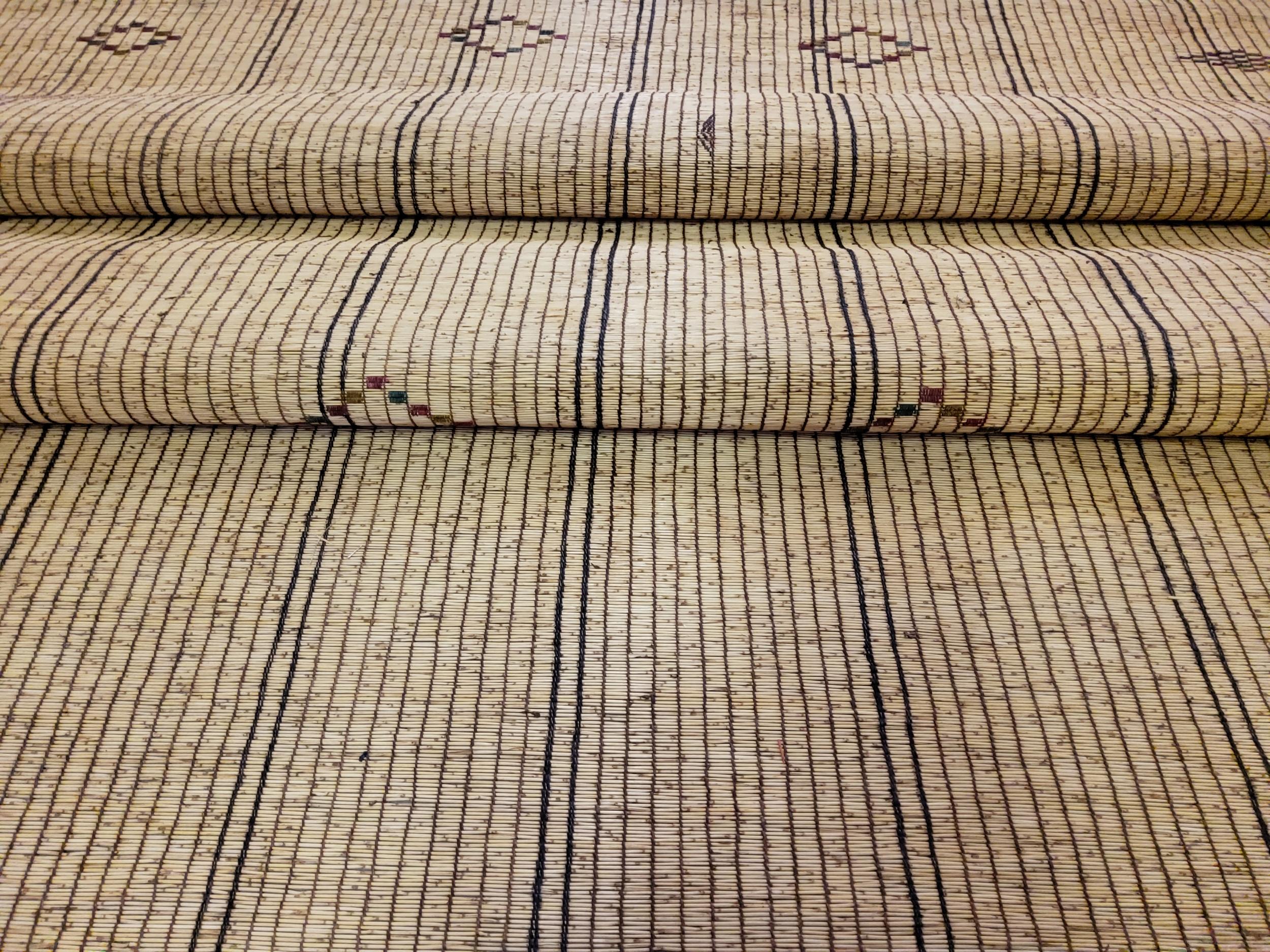 Berber Tuareg Mat  Vintage  Mauritania Manufacto in Natural Wood and Leather In Good Condition For Sale In Loria, IT