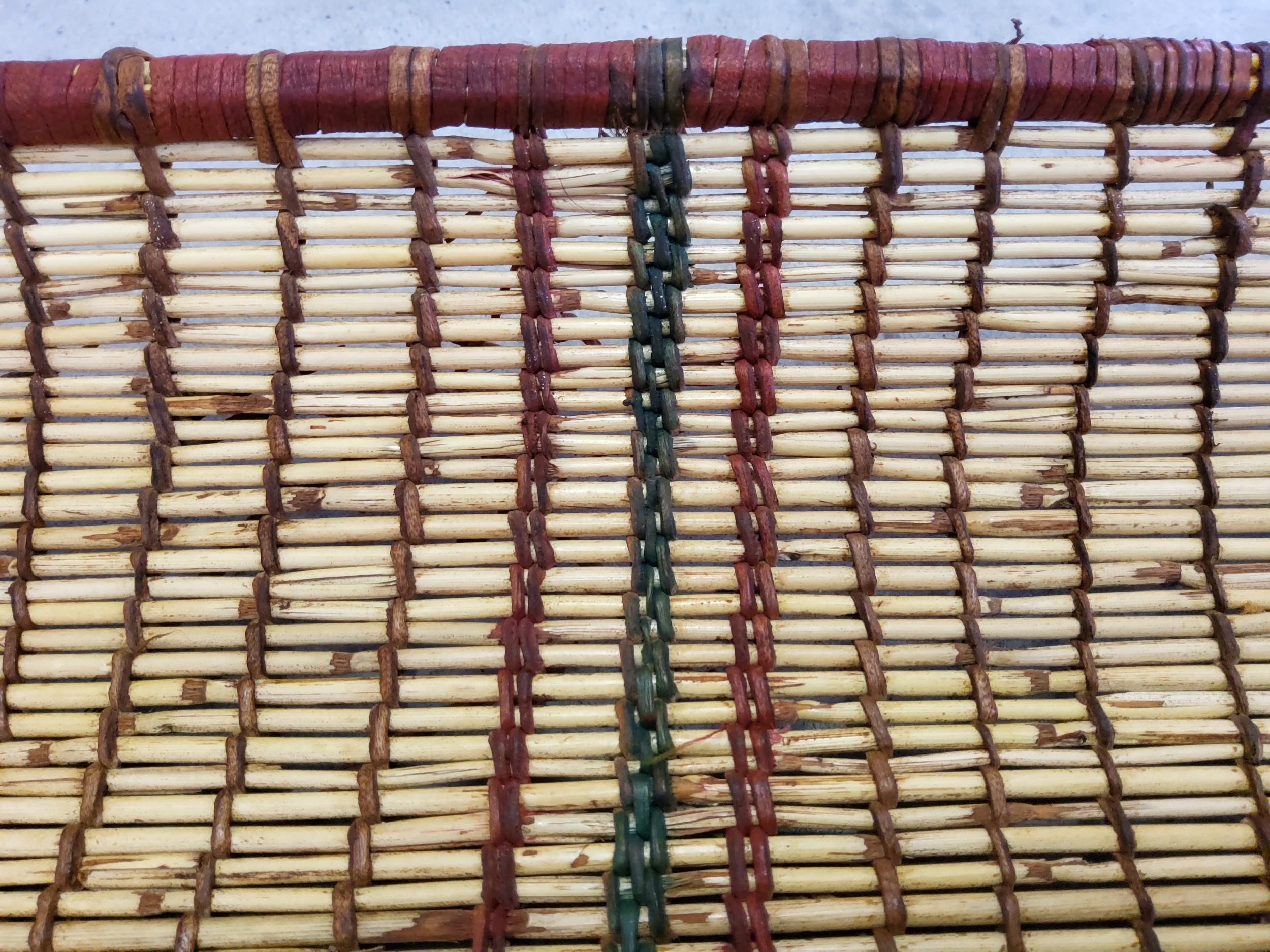 Tuareg Berber Mat Vintage Maroon Leather and Natural Wood Manufacto In Good Condition For Sale In Loria, IT
