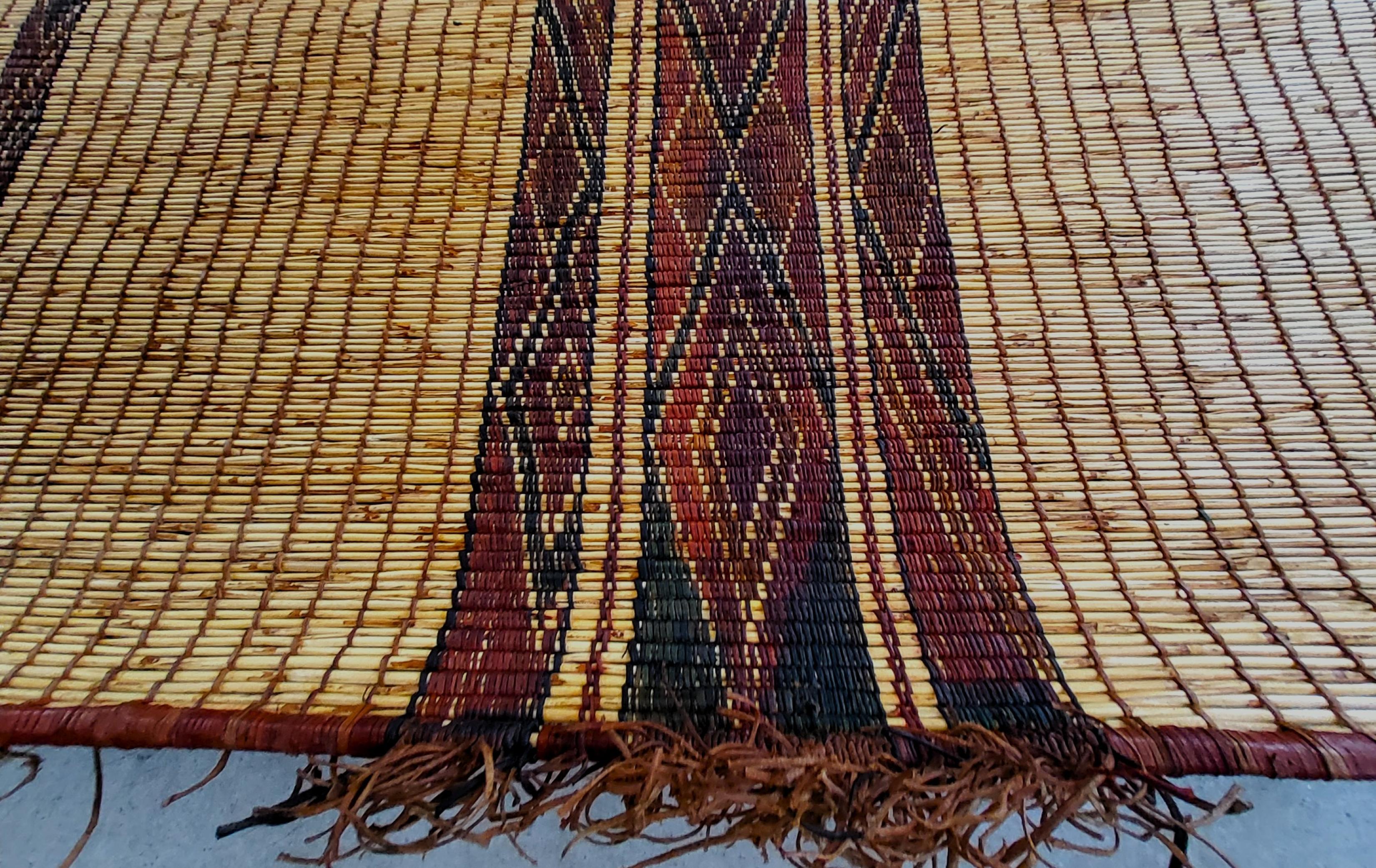 Vintage Tuareg-Matte aus der mauretanischen Sahara  in Naturholz und Leder im Angebot 2