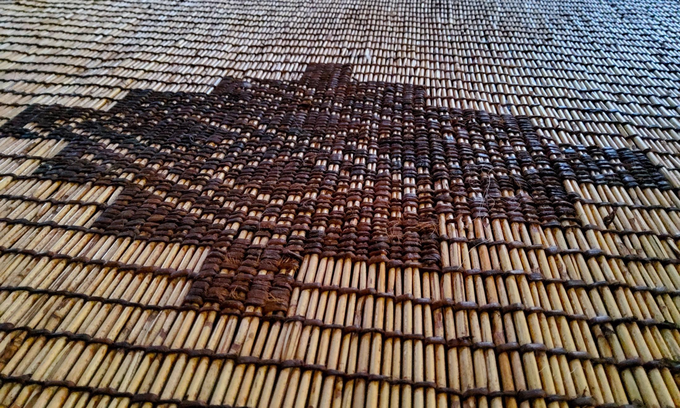 Stuoia Tuareg vintage anni '80 in Giunco e Pelle, Mauritania – 492 x 275 cm (Late 20th Century) im Angebot