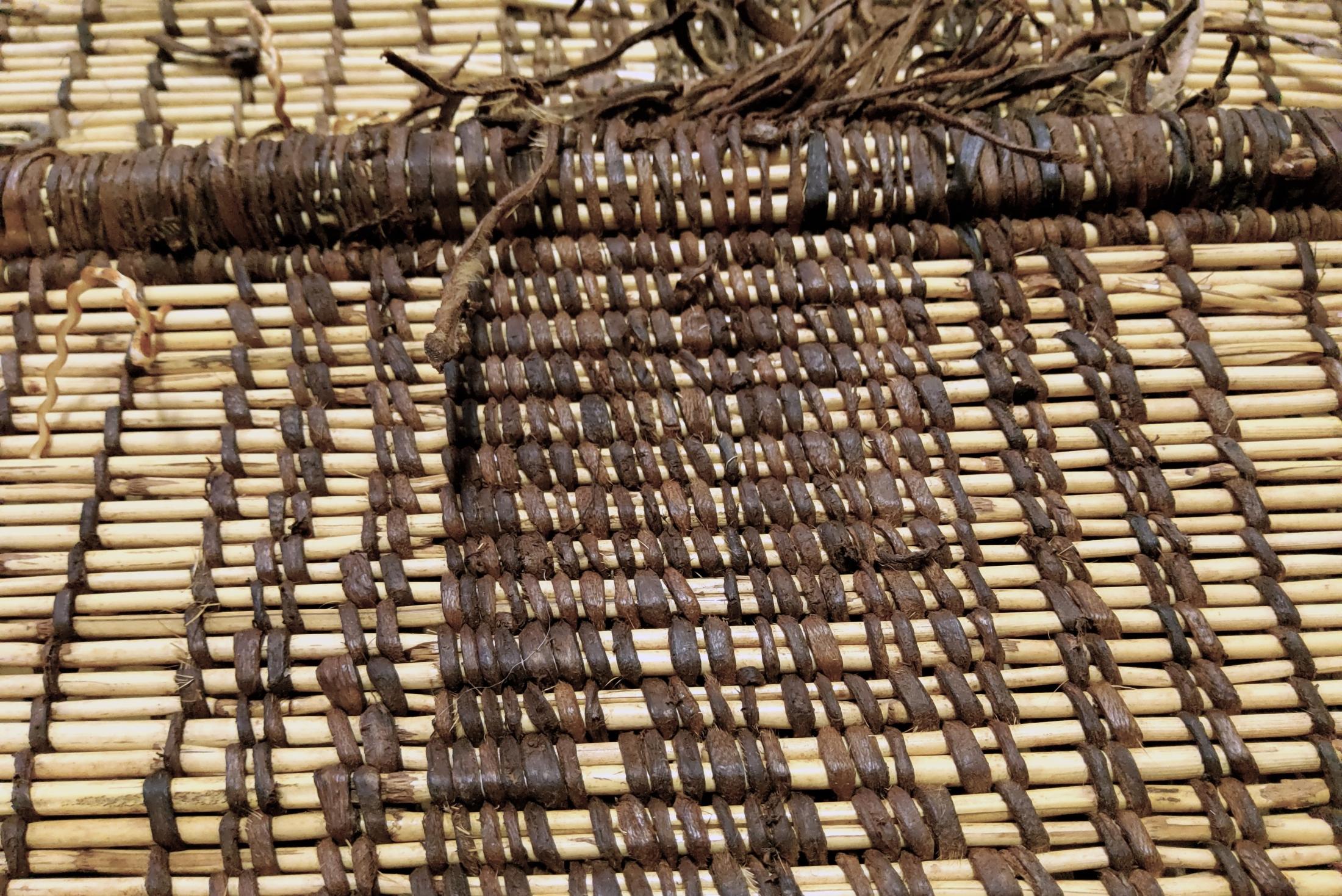 Stuoia Tuareg vintage anni '80 in Giunco e Pelle, Mauritania – 492 x 275 cm (Leder) im Angebot