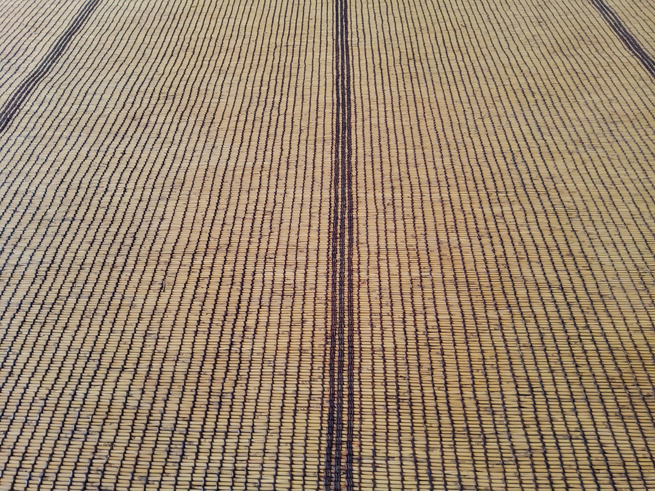 Sub-Saharan African Stuoia Tuareg Tappeto Marrone Manufatta in Sahara Mauritana Marocco Vintage in vendita