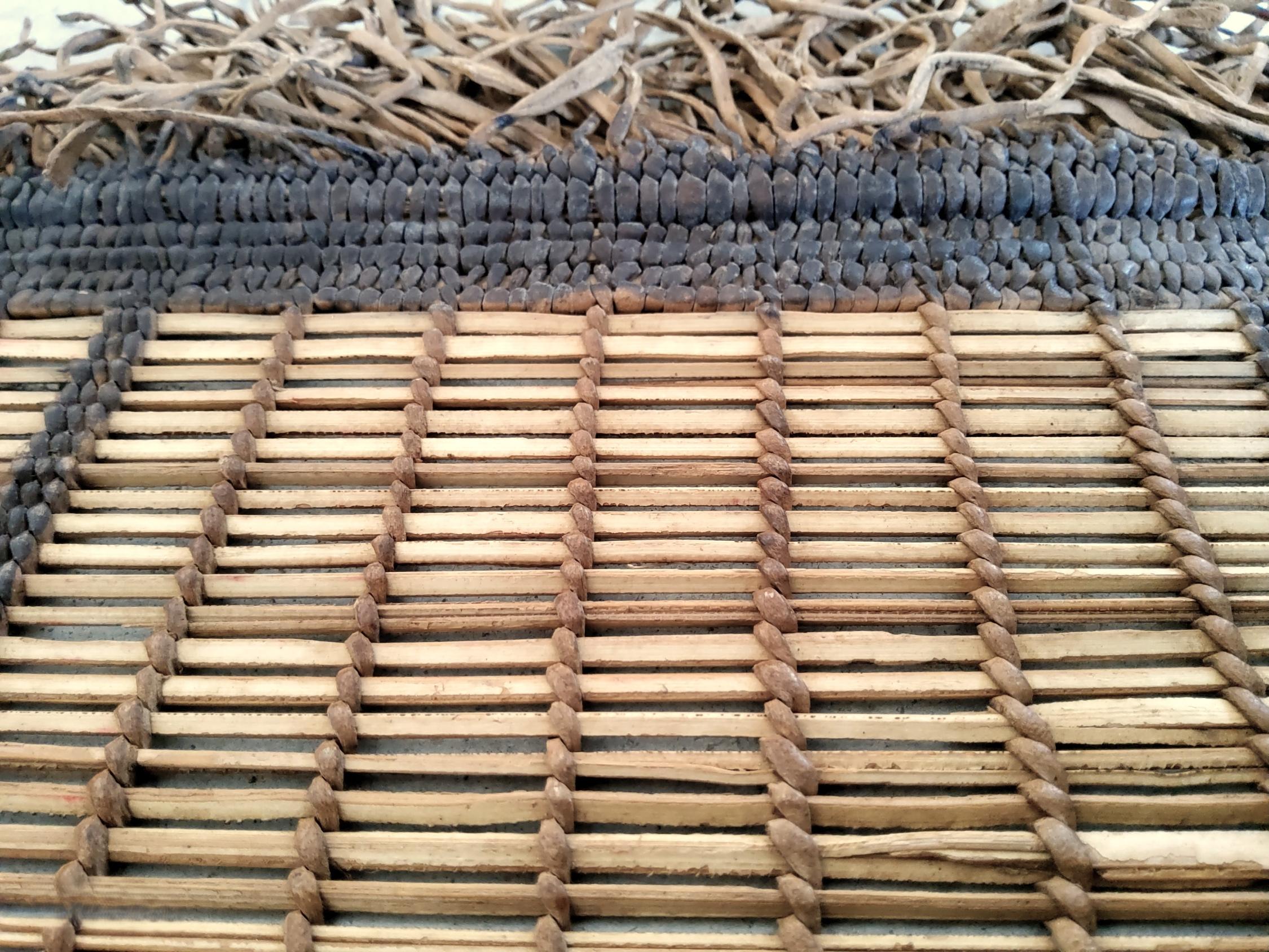 Vintage Tuareg-Matte, 1960er Jahre, handgewebtes Schilf und Holz, 540×295 cm im Zustand „Gut“ im Angebot in Loria, IT