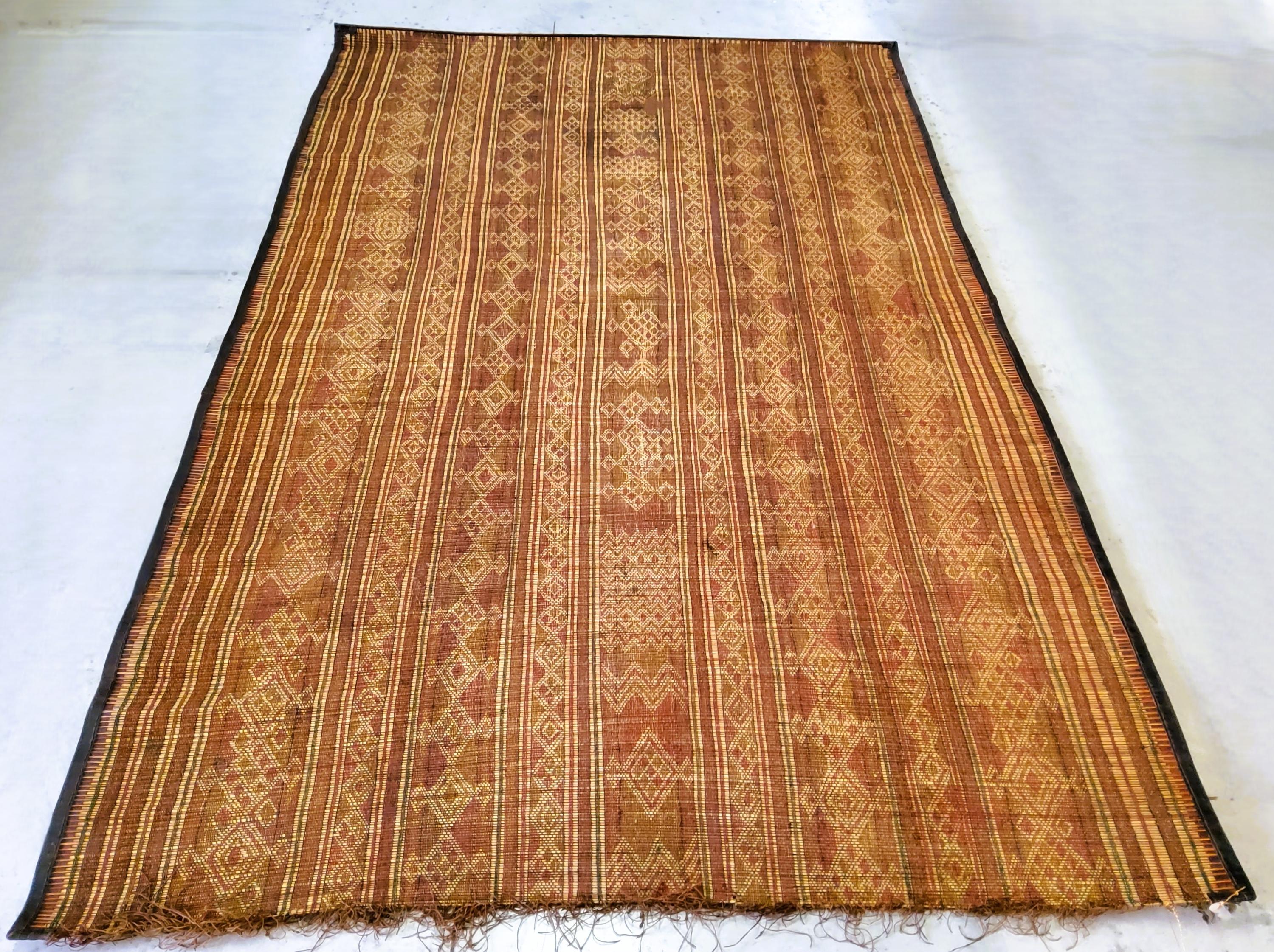 Mauritanian Stuoia Tuareg Vintage Anni ’60  Intreccio in Giunco e Pelle  255×164 cm For Sale