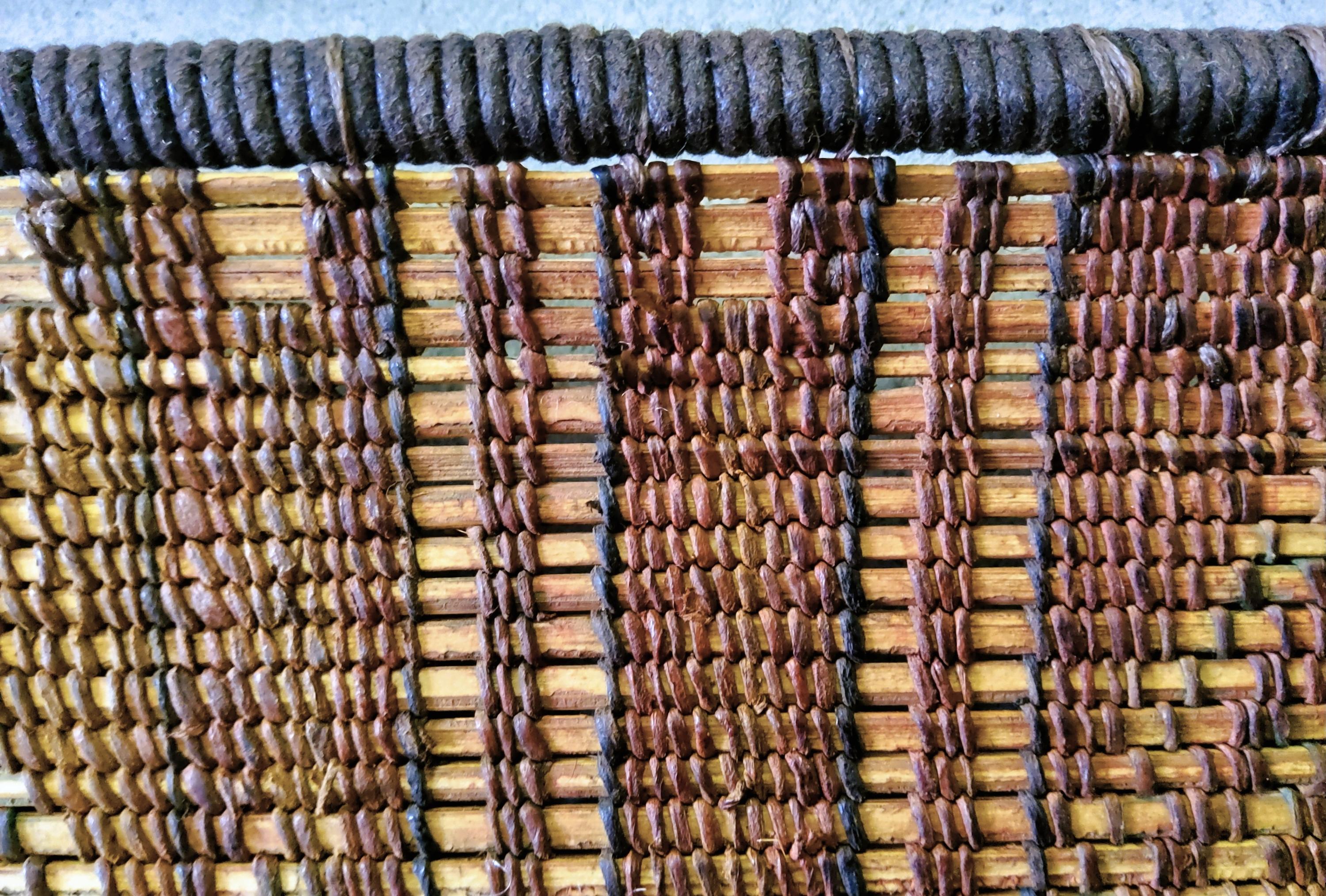 Leather Stuoia Tuareg Vintage Anni ’60  Intreccio in Giunco e Pelle  255×164 cm For Sale