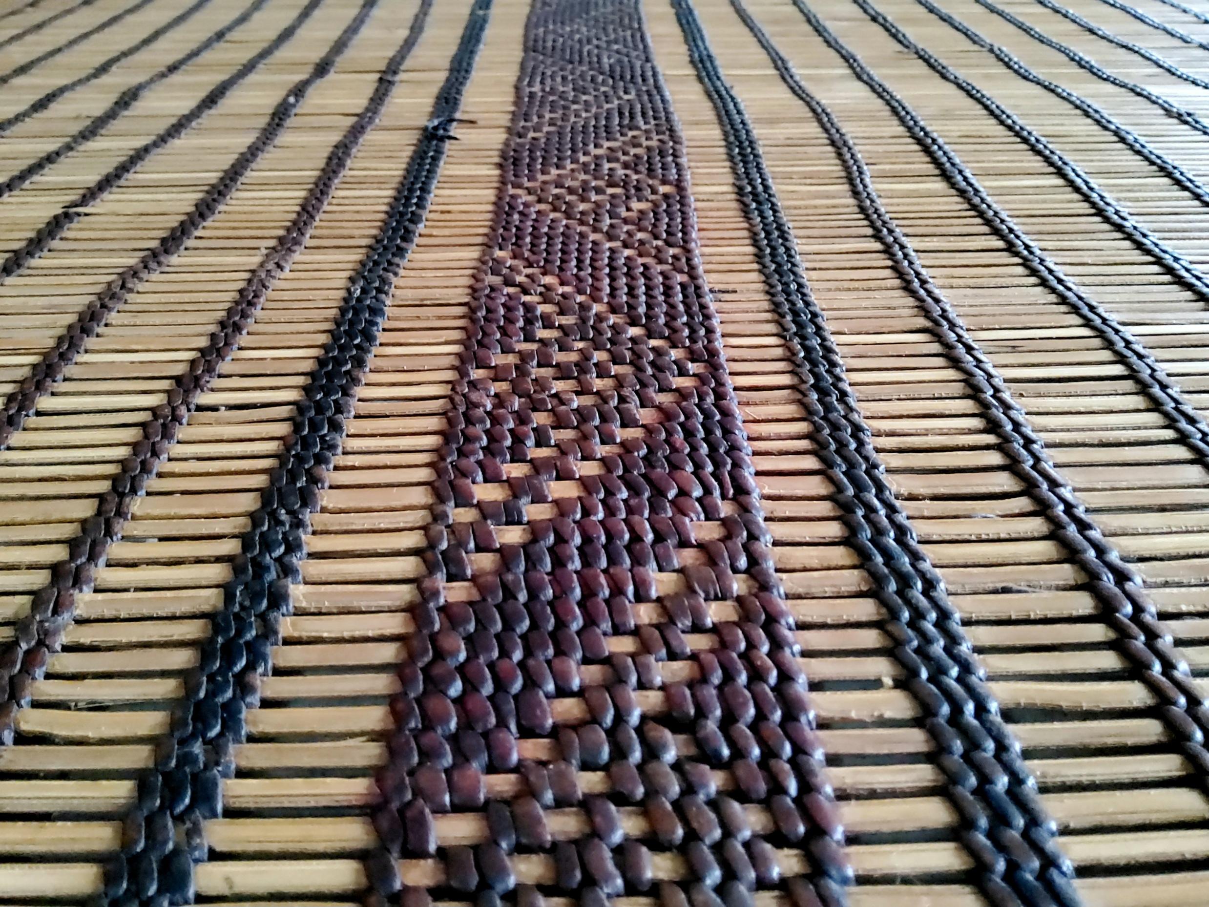 Tuareg-Matte aus Leder und Holz, 1970er Jahre - Mauretanien, 360 x 197 cm (Stammeskunst) im Angebot