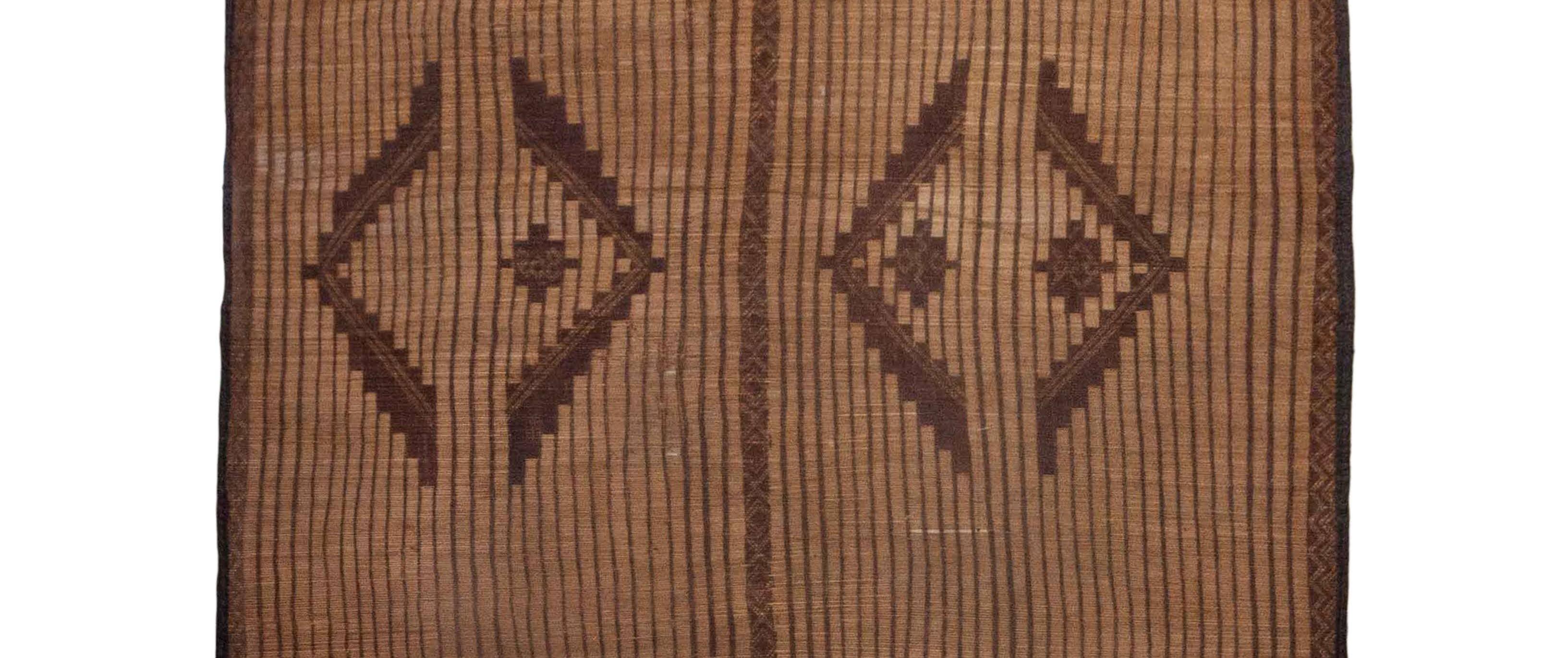 Tuareg-Matte aus Leder und Holz, 1970er Jahre - Mauretanien, 360 x 197 cm (Mauritanian) im Angebot
