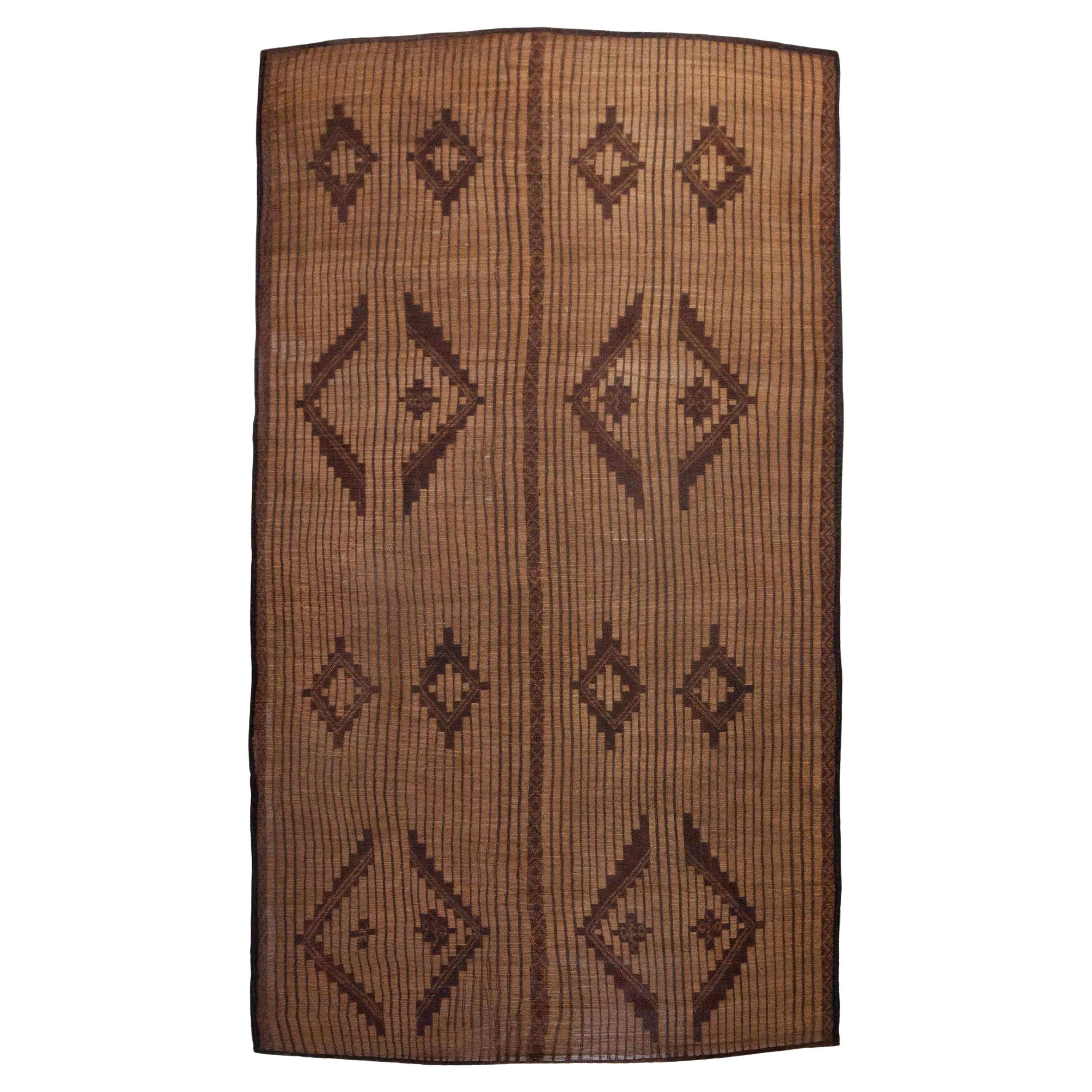 Stuoia Tuareg vintage anni '70 in pelle e legno – Mauritania, 360 x 197 cm