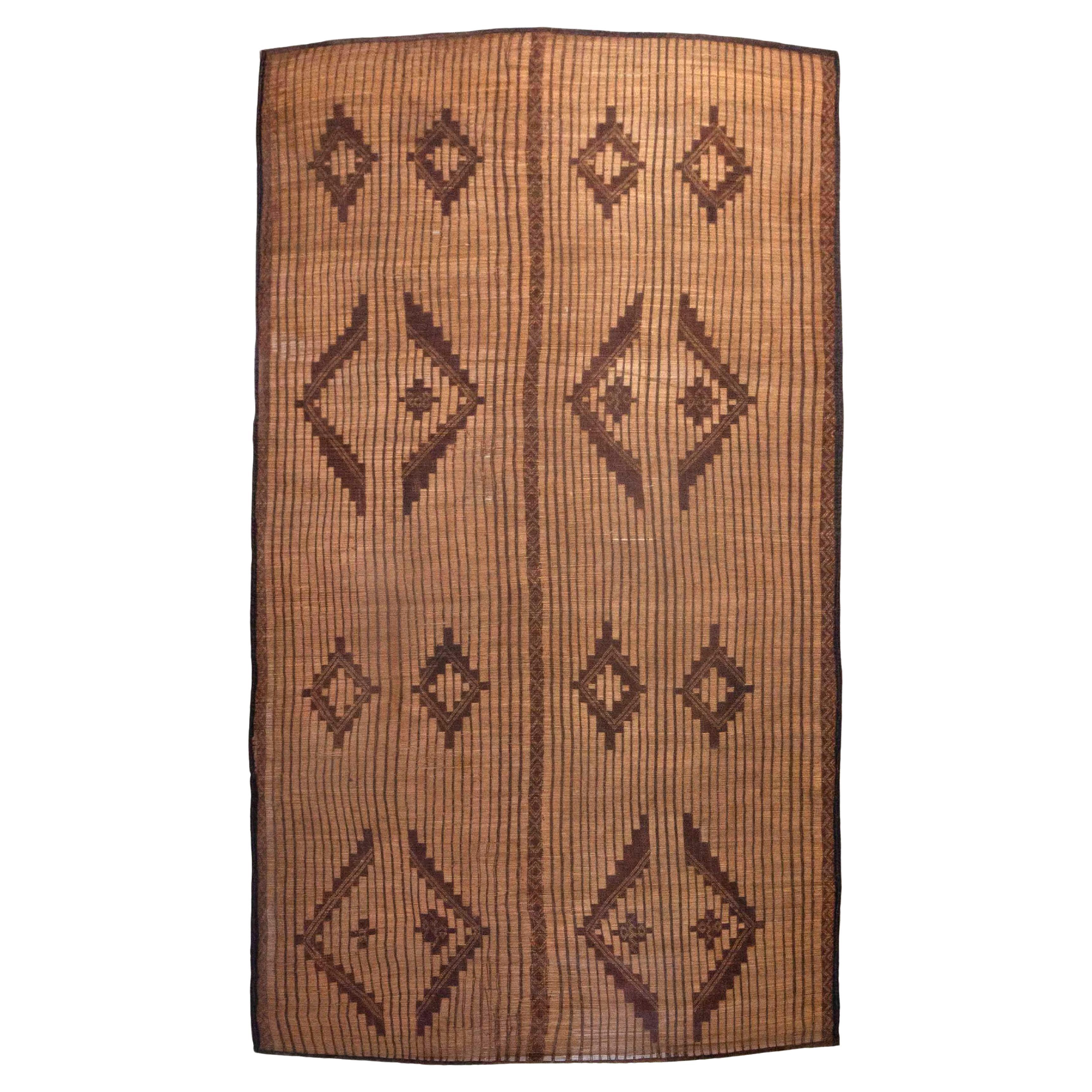 Tuareg-Matte aus Leder und Holz, 1970er Jahre - Mauretanien, 360 x 197 cm