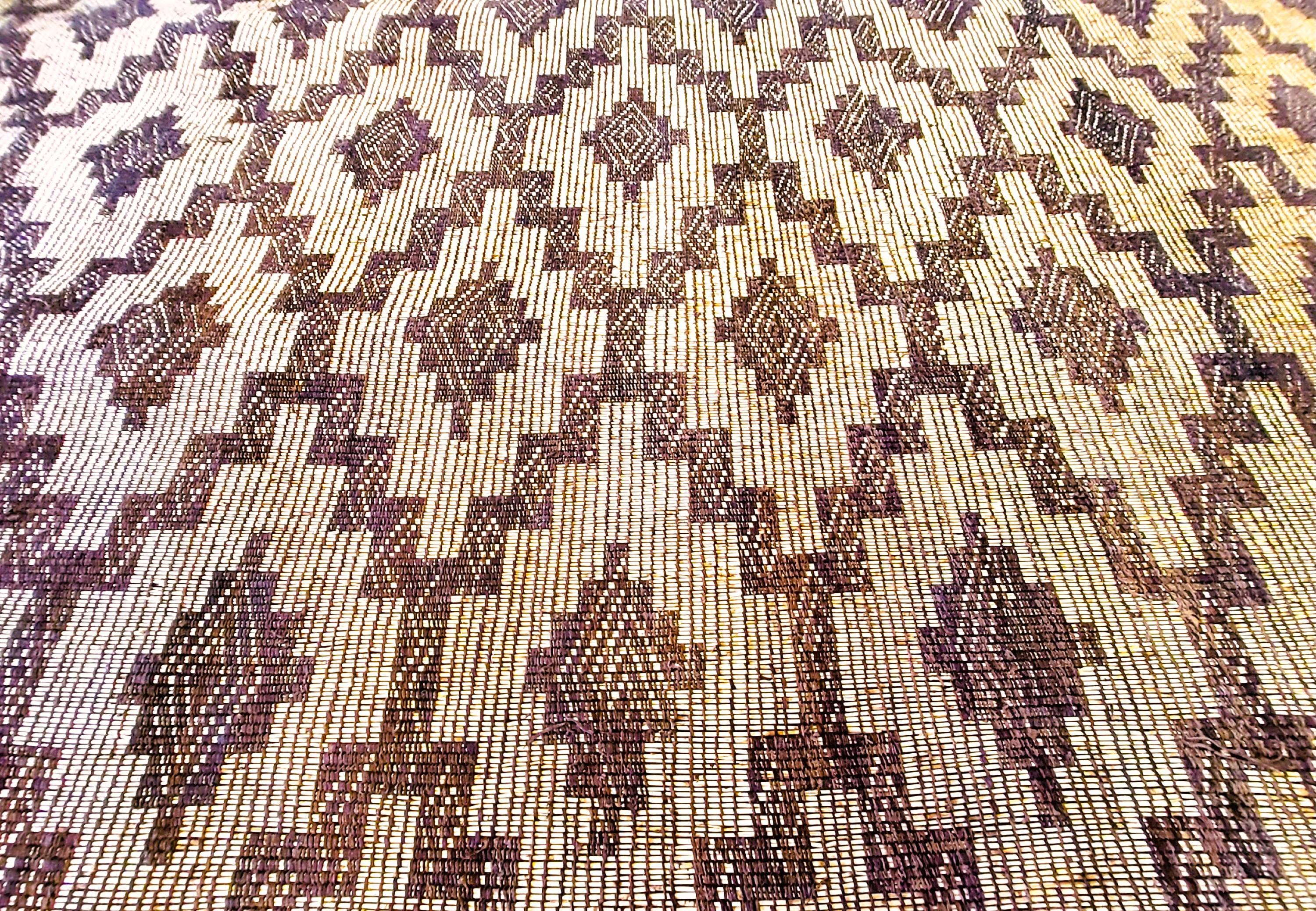 Stuoia Tuareg Vintage Anni ’70  Intreccio Giunco e Pelle 515x255 cm For Sale 2