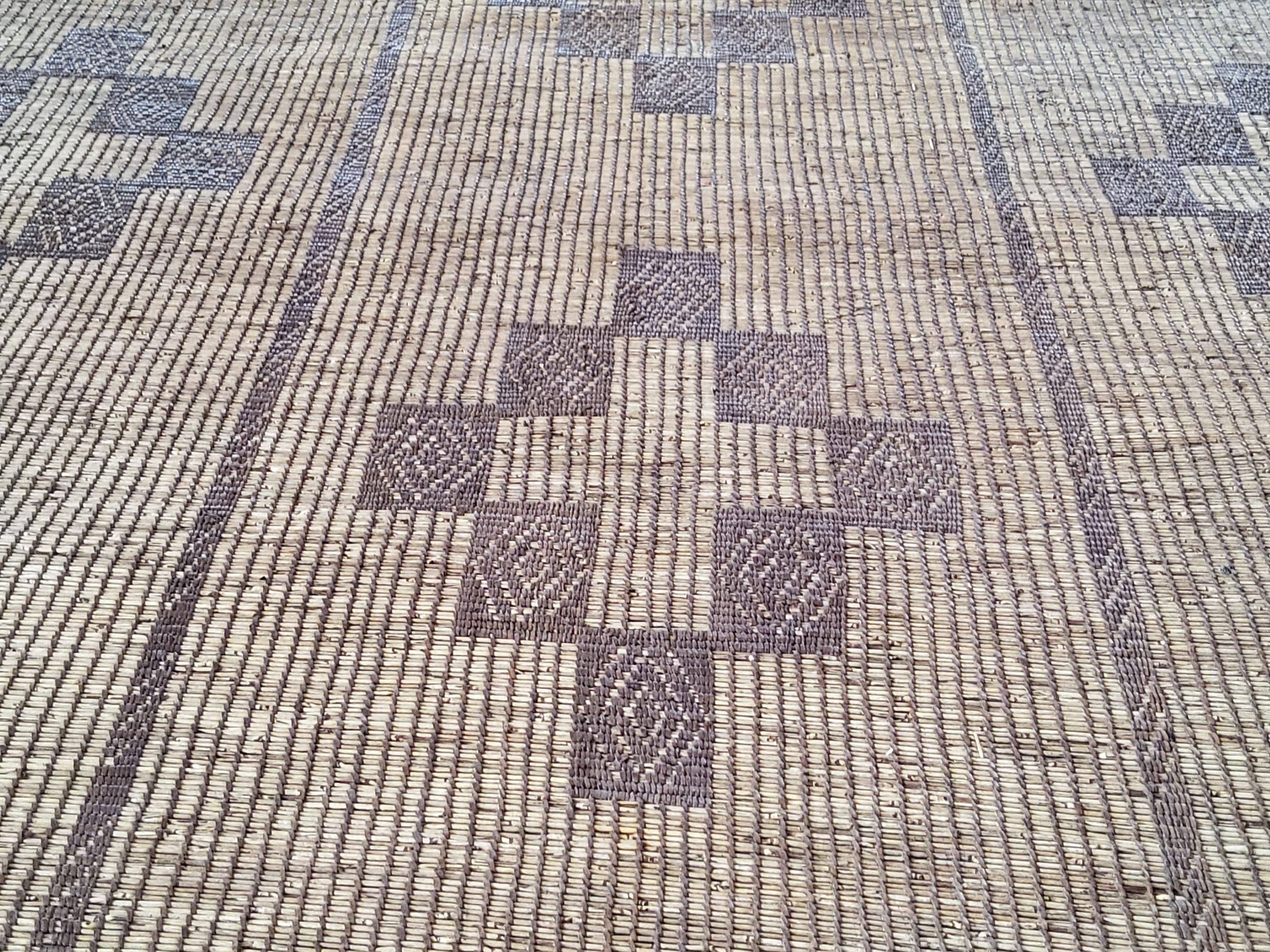Annodato a mano Stuoia Tuareg  Vintage Berbera Manufatta in Legno e Pelle Naturali in vendita