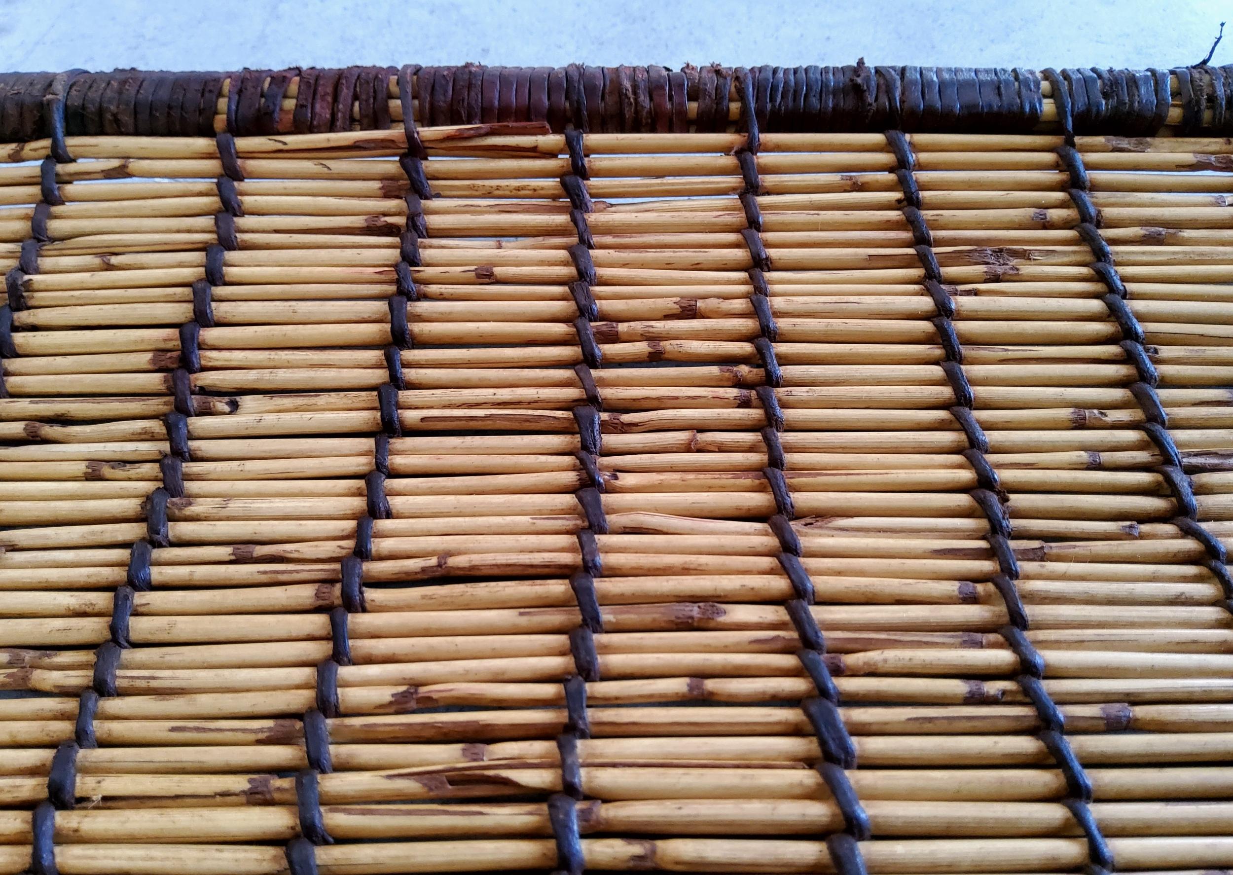 Stuoia Tuareg vintage anni '70 in Giunco e Pelle, Mauritania – 292 x 240 cm im Angebot 1