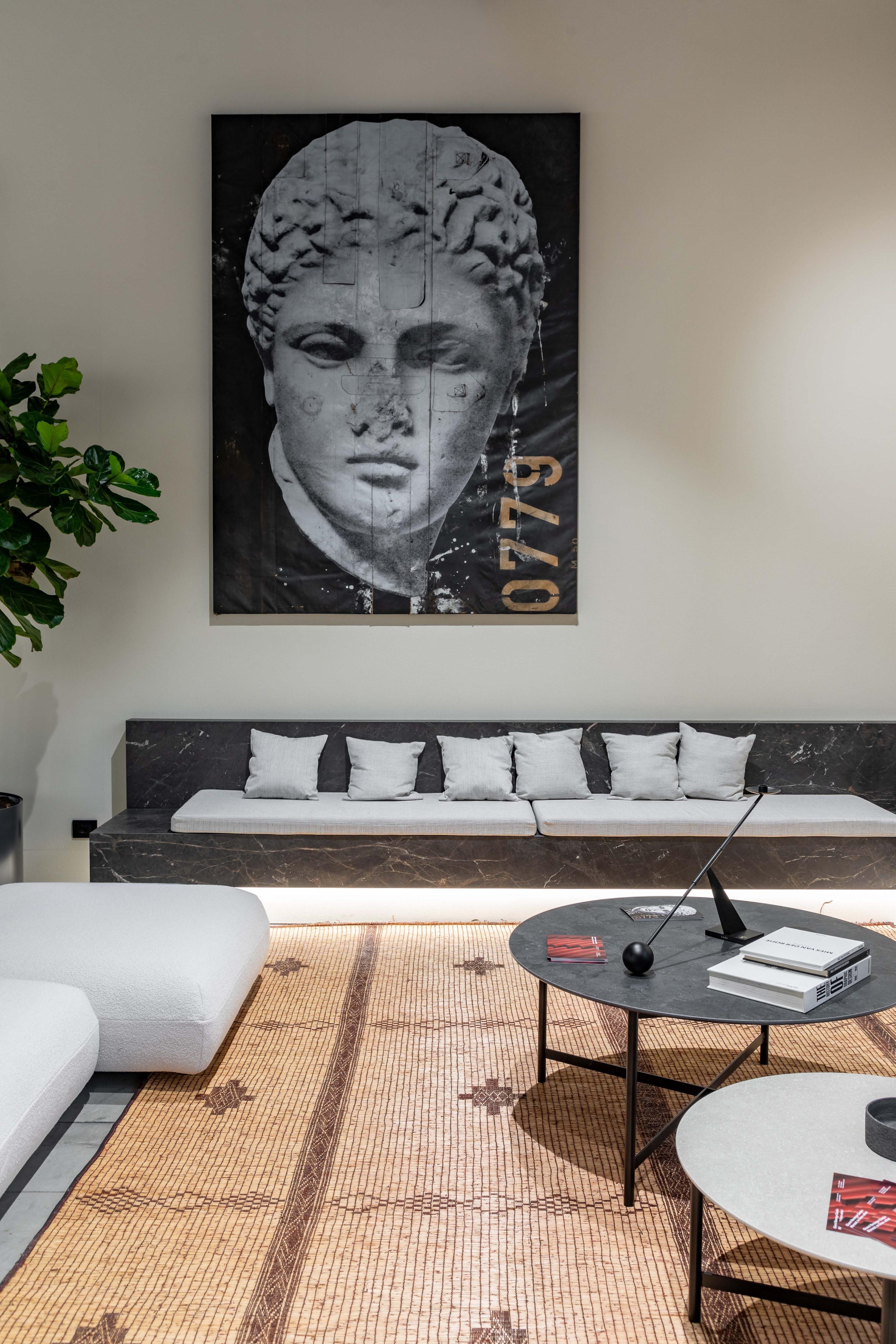 Tribal Stuoia Tuareg Berbera vintage anni '70 in Giunco e Pelle, Mauritania, 605x227 cm For Sale