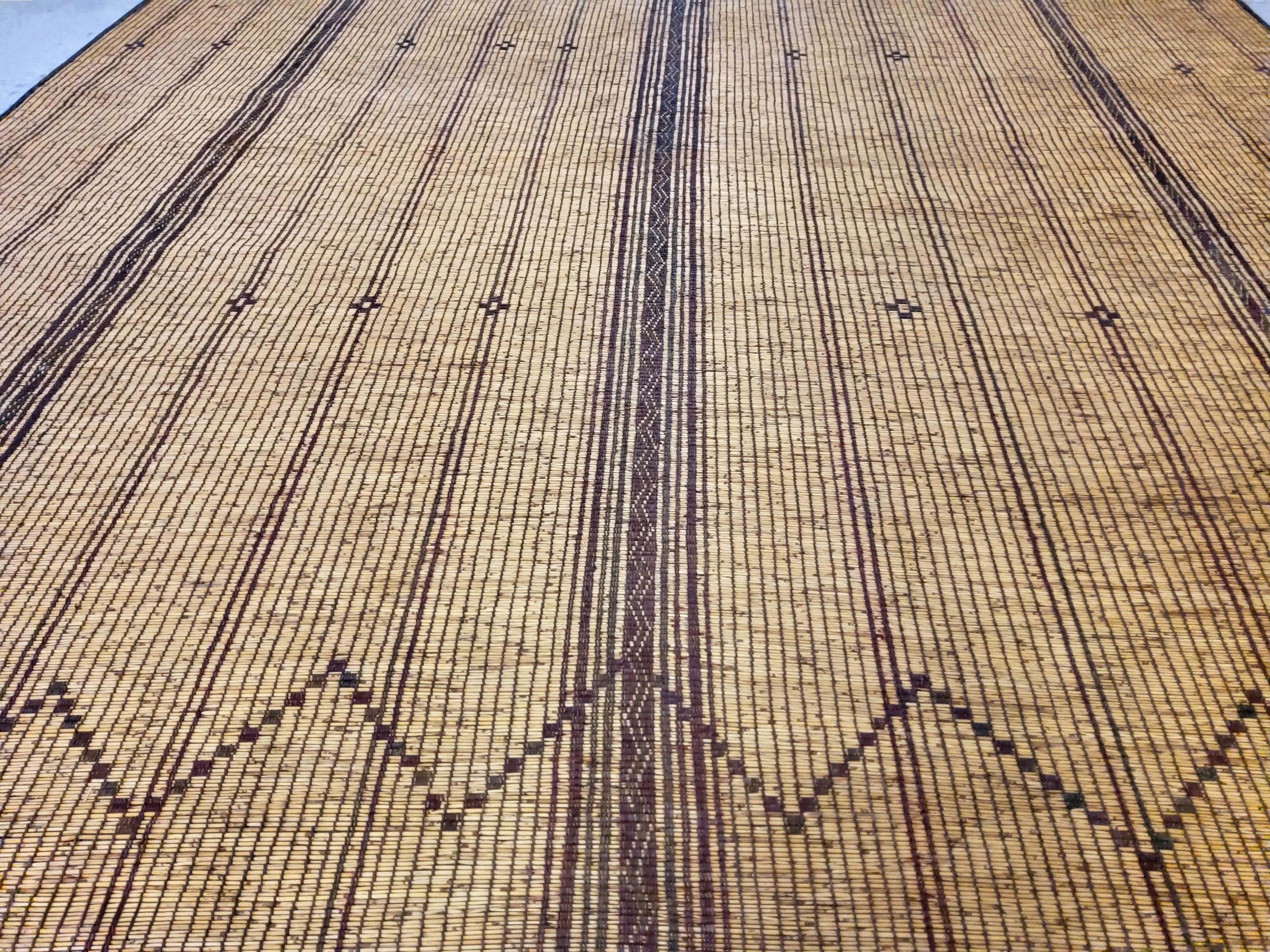 Stuoia Tuareg Berbera vintage anni '70 in Giunco e Pelle, Mauritania, 605x227 cm In Good Condition For Sale In Loria, IT