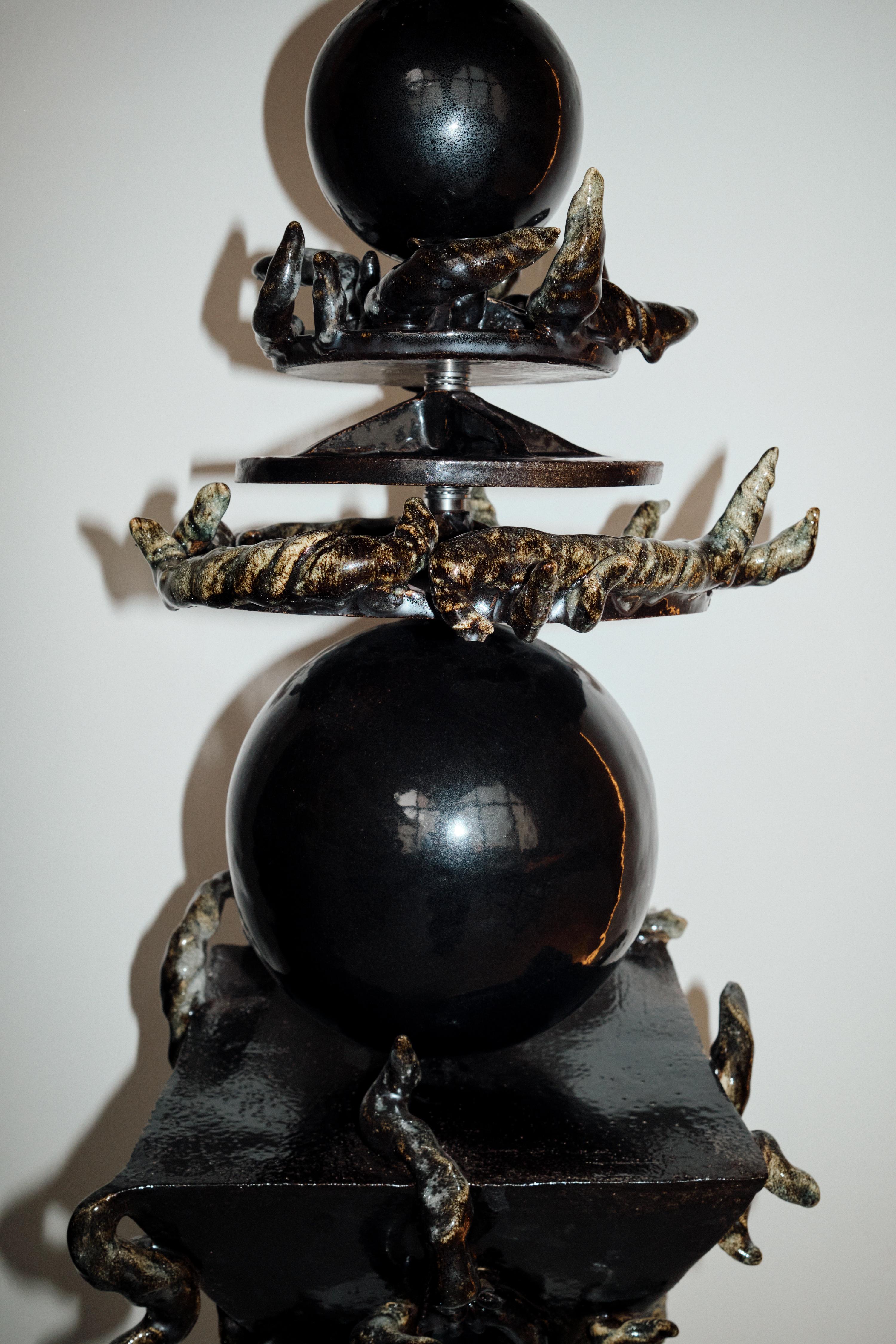 Français Sculpture Stupa Ekam en céramique émaillée noire et acier par Lucile Rebeirot en vente