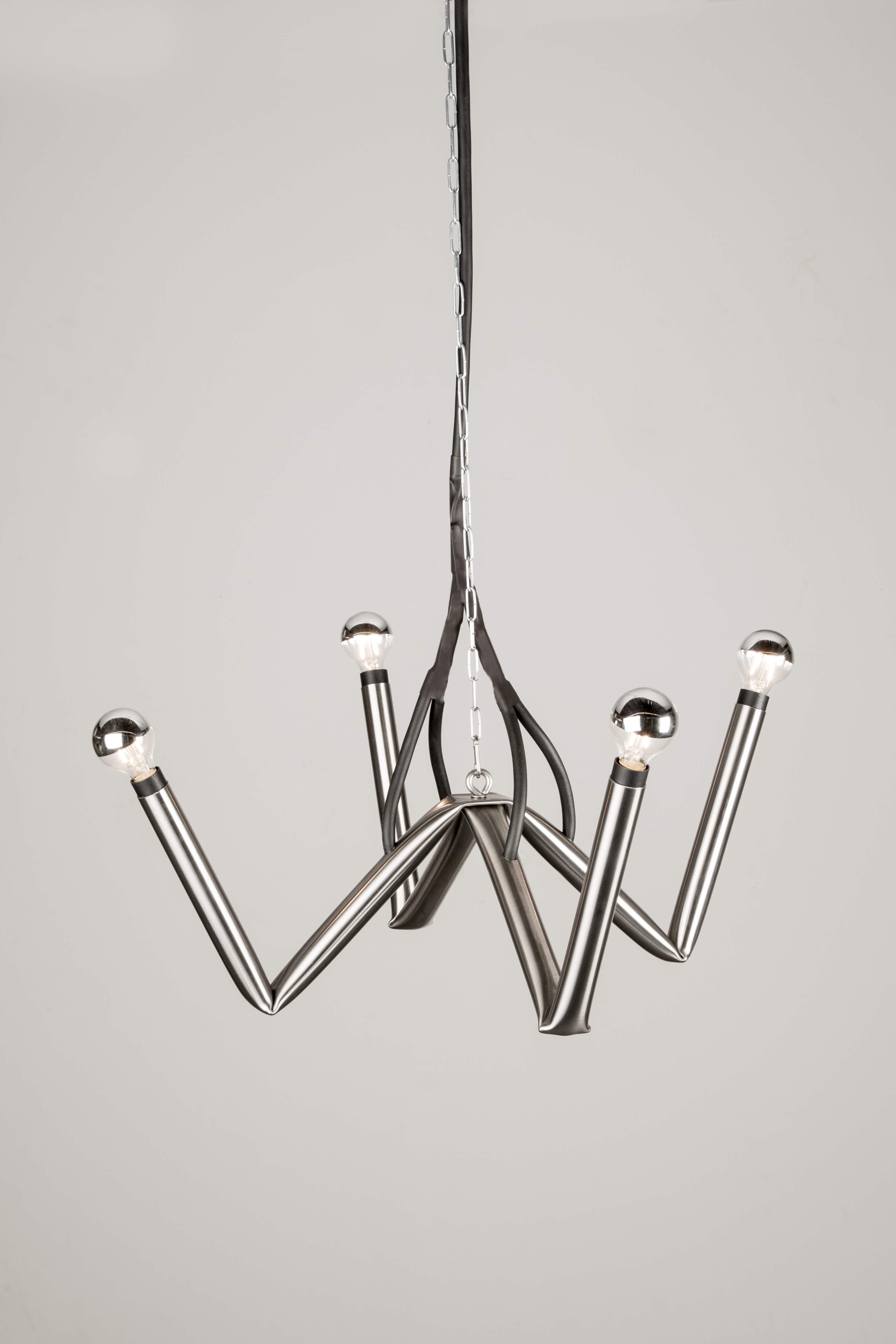 Les premières versions de la lampe Stupid Bendings ont été conçues comme présentoir pour le stand du magazine Kaleidoscope lors de la foire d'art Artissima 2009 à Turin, en Italie.
Ces lampes sont fabriquées directement par le designer dans son