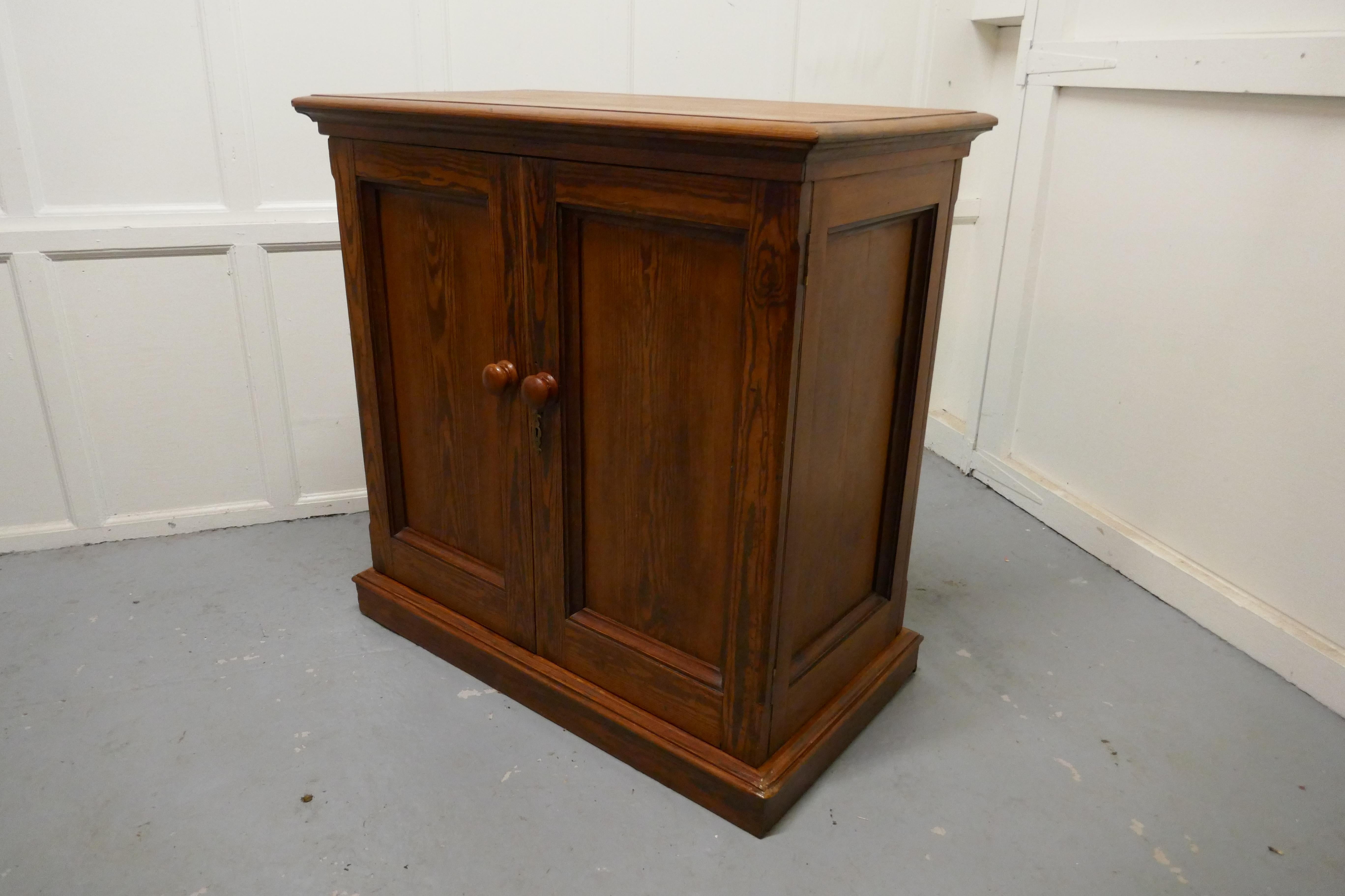 Sturdy 19th Century Pitch Pine 2-Door Cupboard In Good Condition For Sale In Chillerton, Isle of Wight