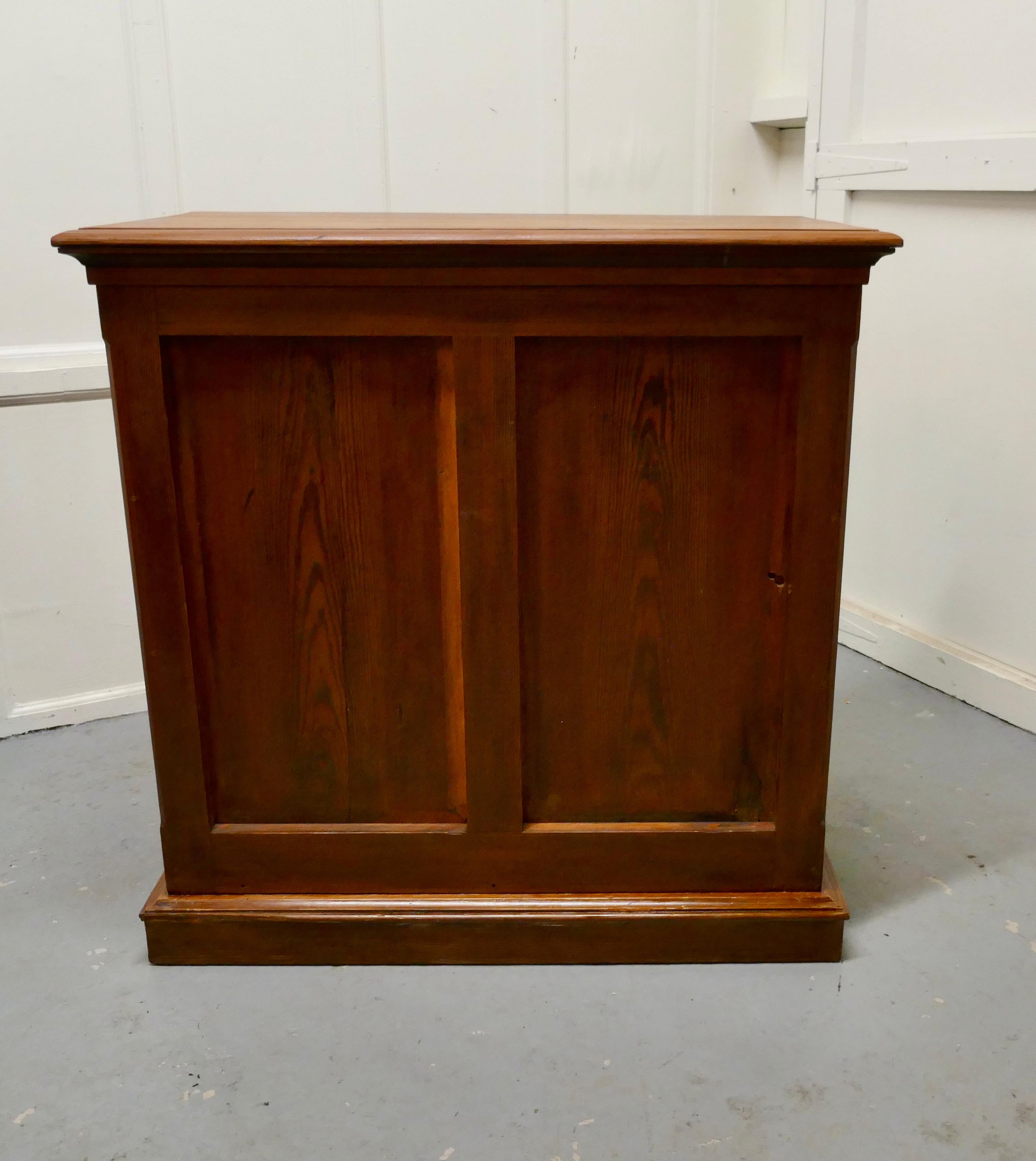Sturdy 19th Century Pitch Pine 2-Door Cupboard For Sale 2