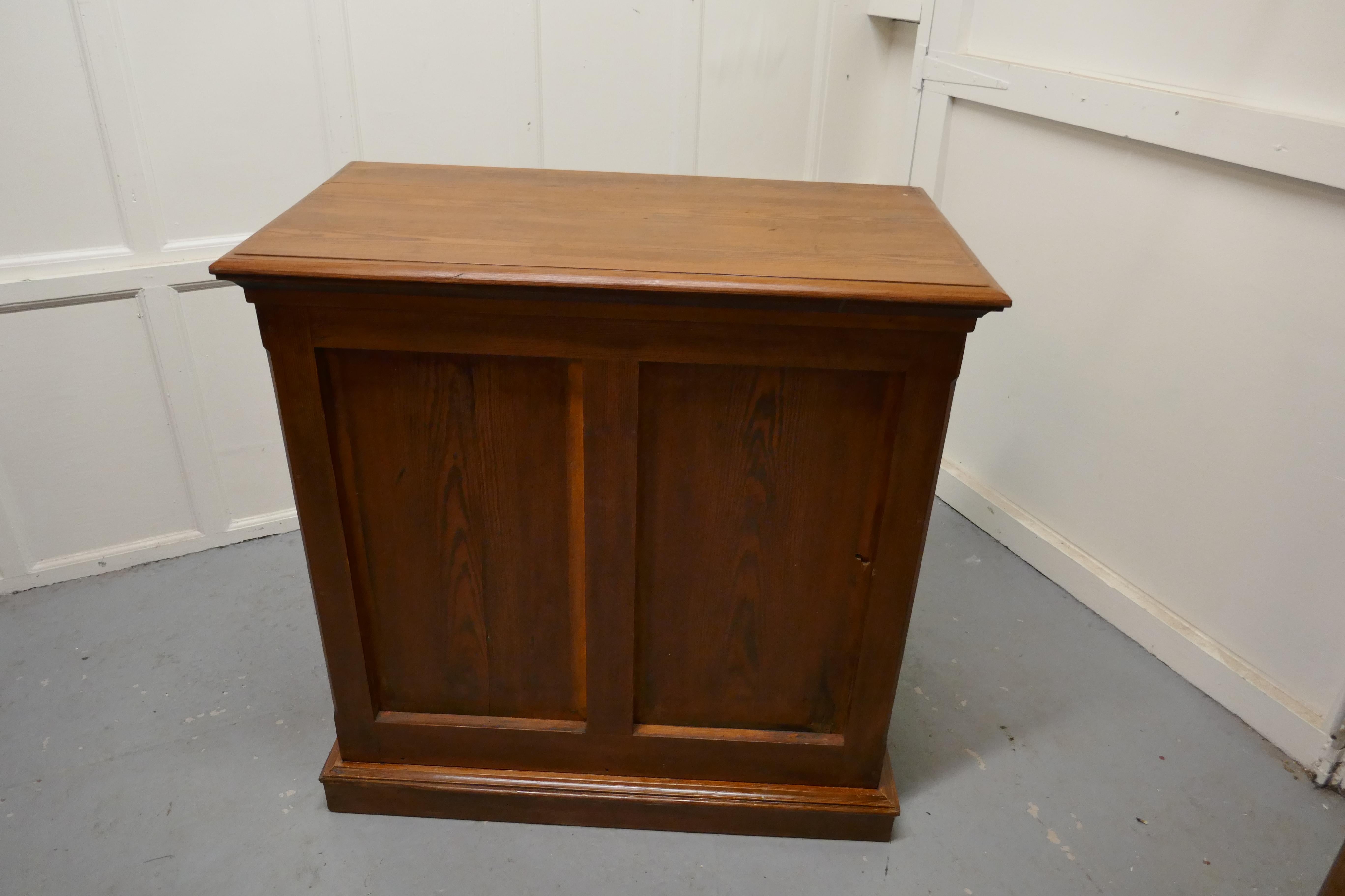 Sturdy 19th Century Pitch Pine 2-Door Cupboard For Sale 3