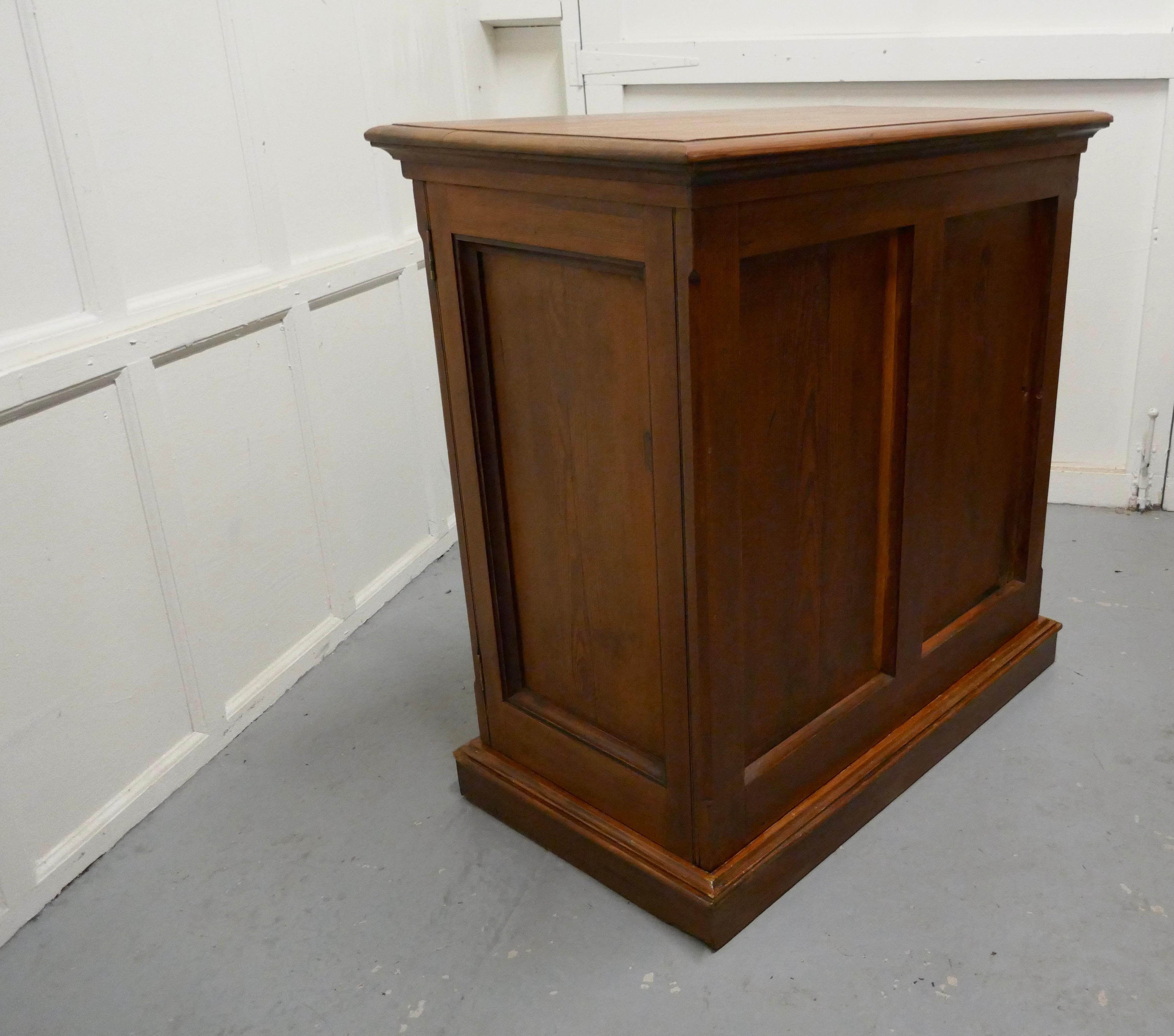 Sturdy 19th Century Pitch Pine 2-Door Cupboard For Sale 4