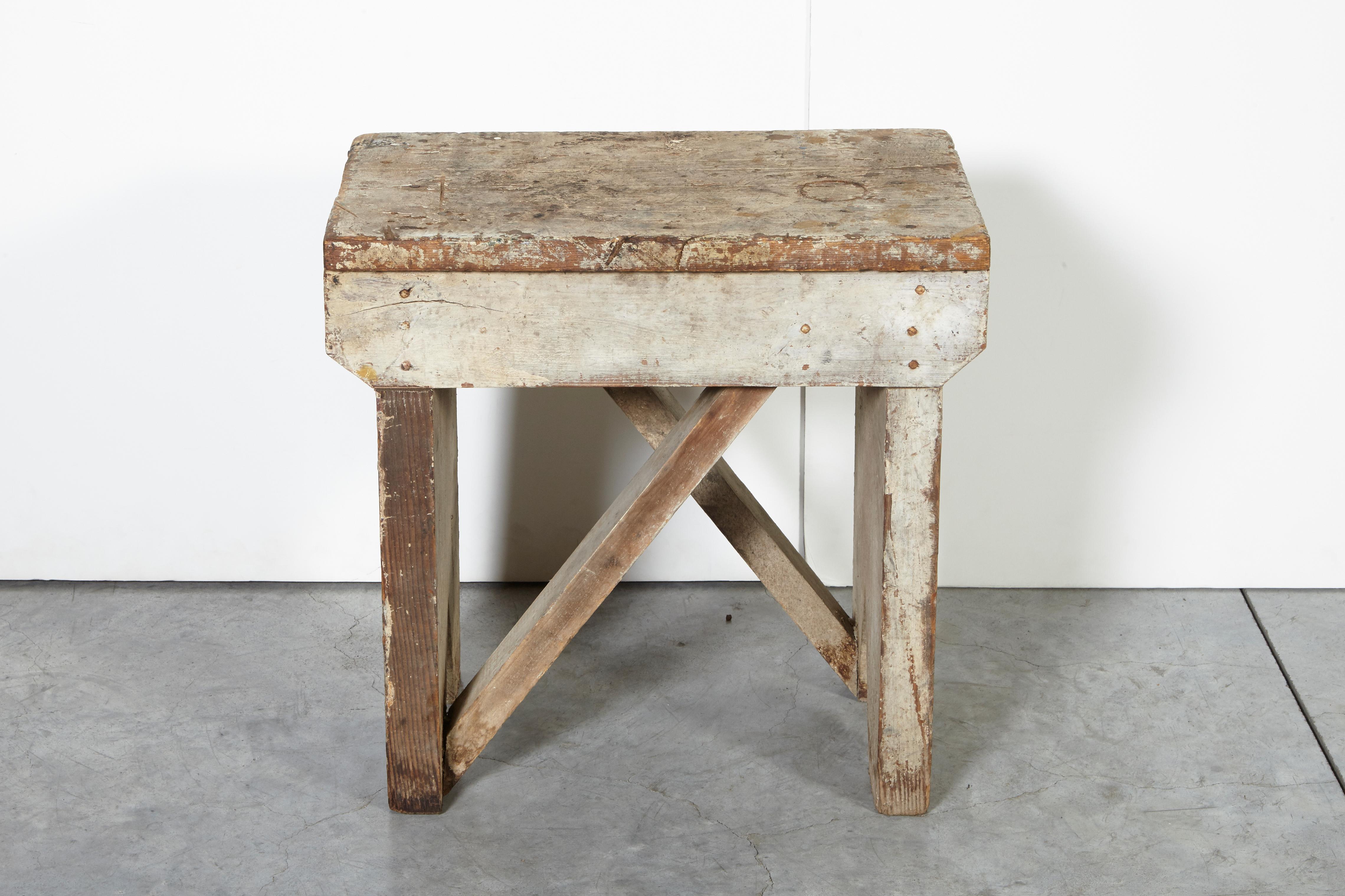 A fantastic well built, heavy and distinctively designed American stool/side table with great patina and original paint.
Measures: L 16, D 10, H 16.