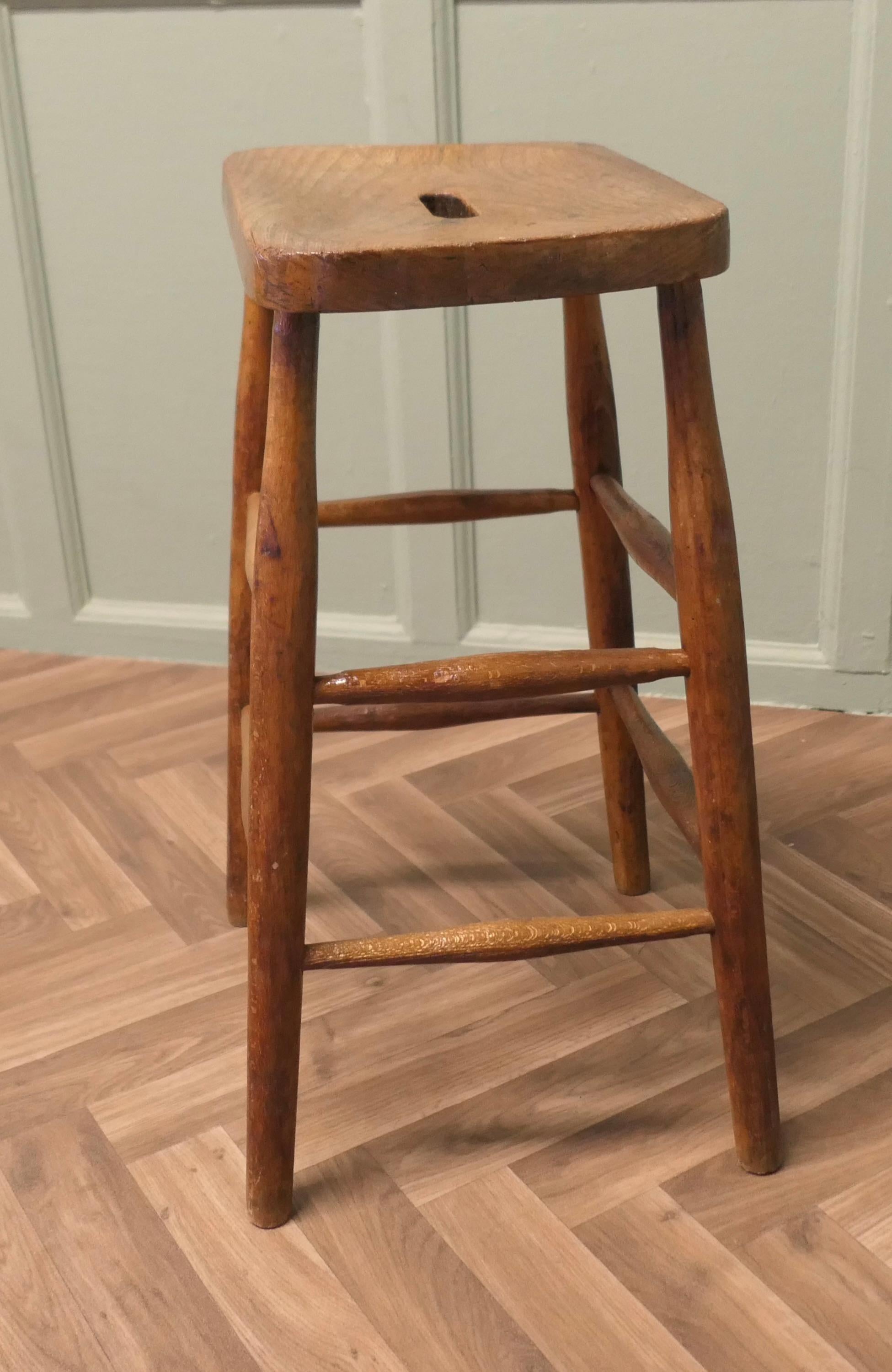 Sturdy Artist’s Farmhouse Kitchen High Stool  

This is a good chunky piece, it has an 1” thick seat with a hand grip in the centre and square legs 
The stool is in good sound condition
 The stool is 24” high, the seat is 14” x 10”
TAW98
