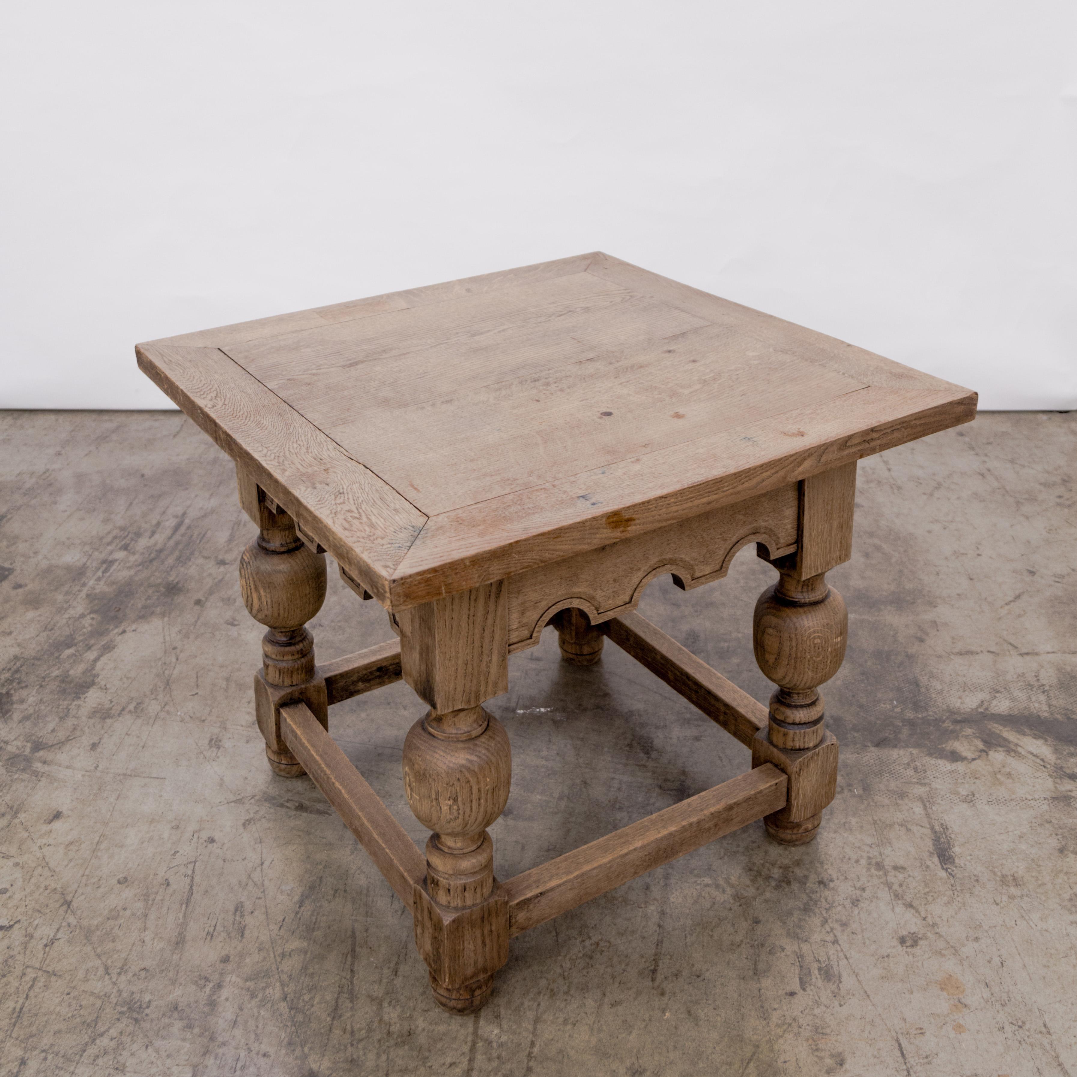 Sturdy Jacobean Oak Side Table In Good Condition For Sale In West Hollywood, CA