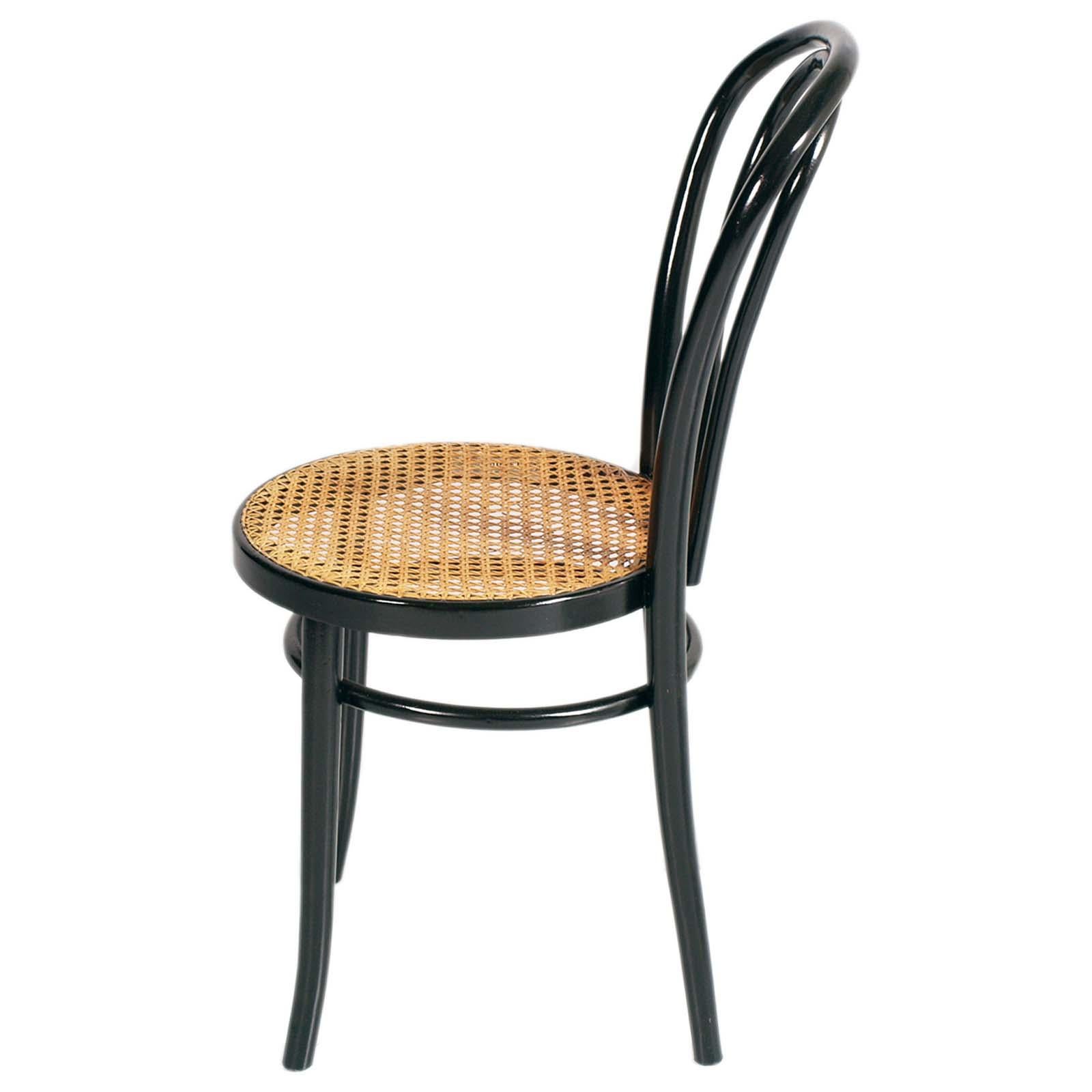 Robustas sillas Thonet originales de los años 60 en haya curvada, asiento de paja de Viena mediados del siglo XX en venta