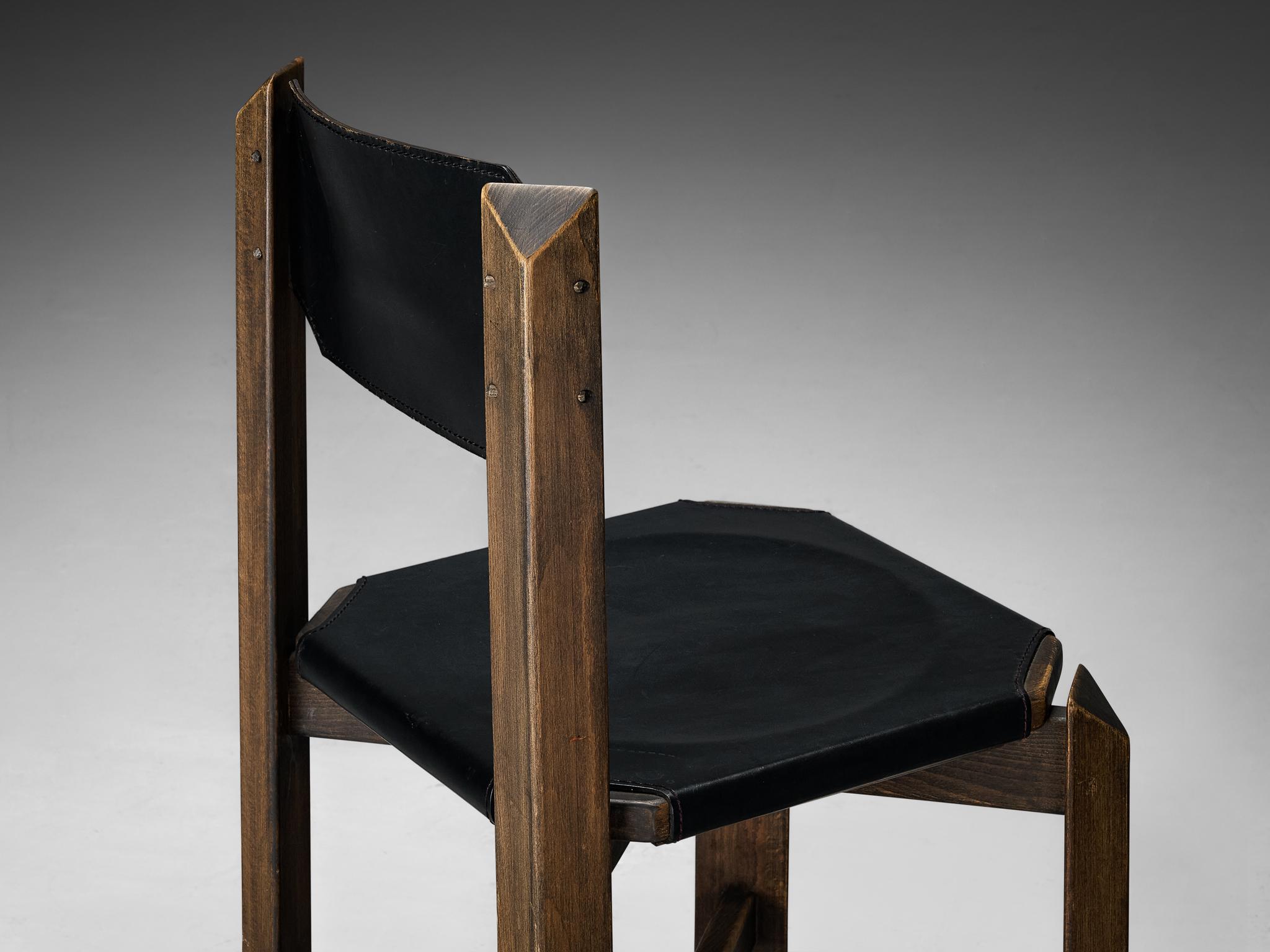 Ensemble robuste de quatorze chaises de salle à manger en cuir noir et Wood Wood  3