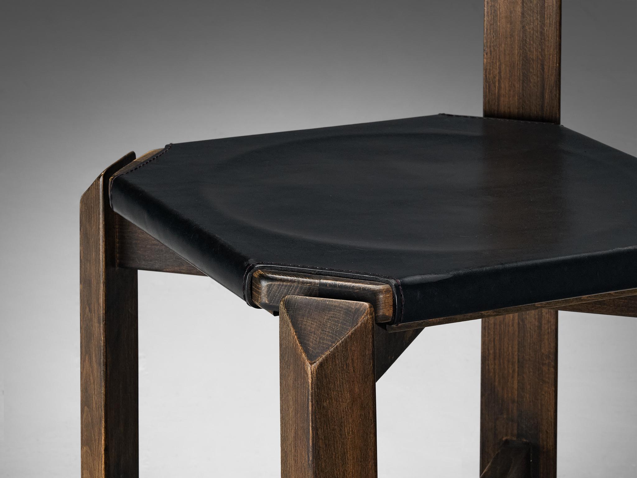 Fin du 20e siècle Ensemble robuste de quatorze chaises de salle à manger en cuir noir et Wood Wood 