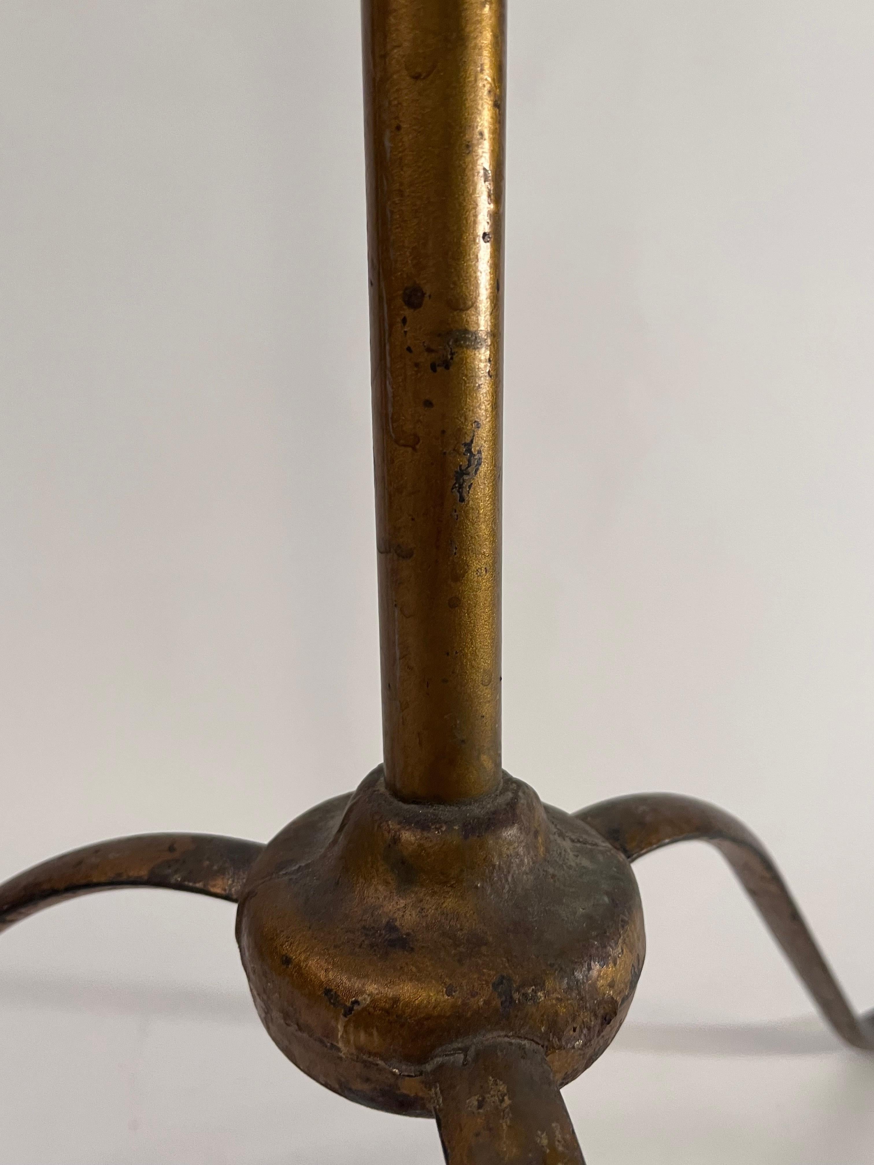 Dipinto Robusto appendiabiti sottile in ferro dipinto in oro dei primi del Novecento in vendita