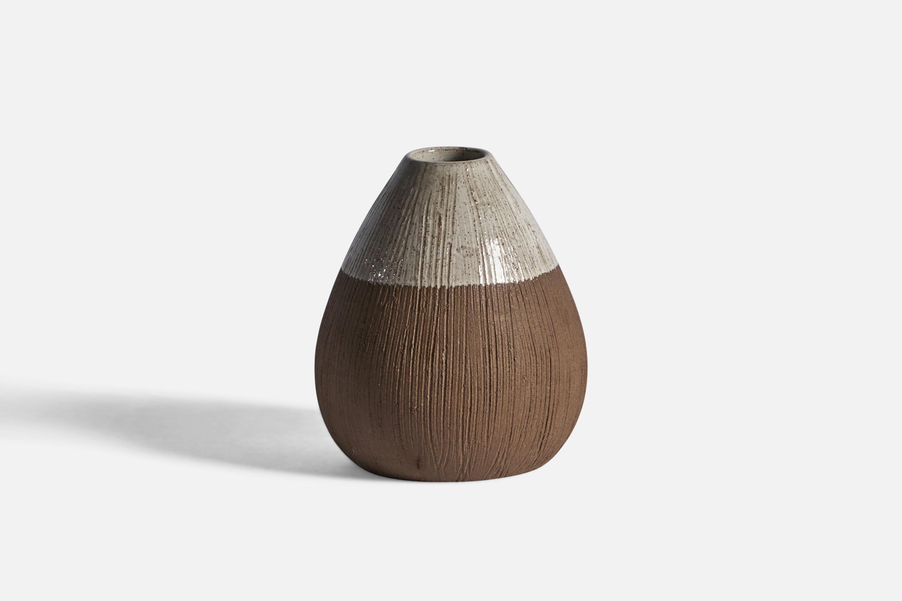 Vase aus halbglasiertem, grauem und geritztem Steinzeug, entworfen von Sture G. Ohlsson und hergestellt von Tallhöjdens Stengods, Simlångsdalen, Schweden, ca. 1960er Jahre.