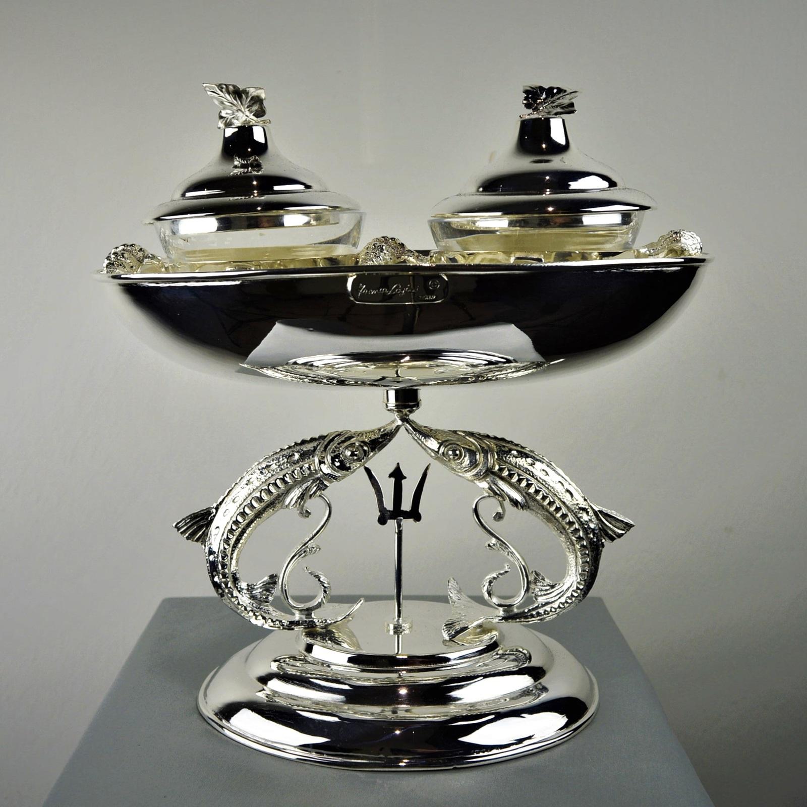 A stunning addition to a traditional decor and a lavish accent for a special occasion, this caviar holder features two oval cups that can display two different types of caviar for a truly luxurious experience. The glass cups are covered with lids