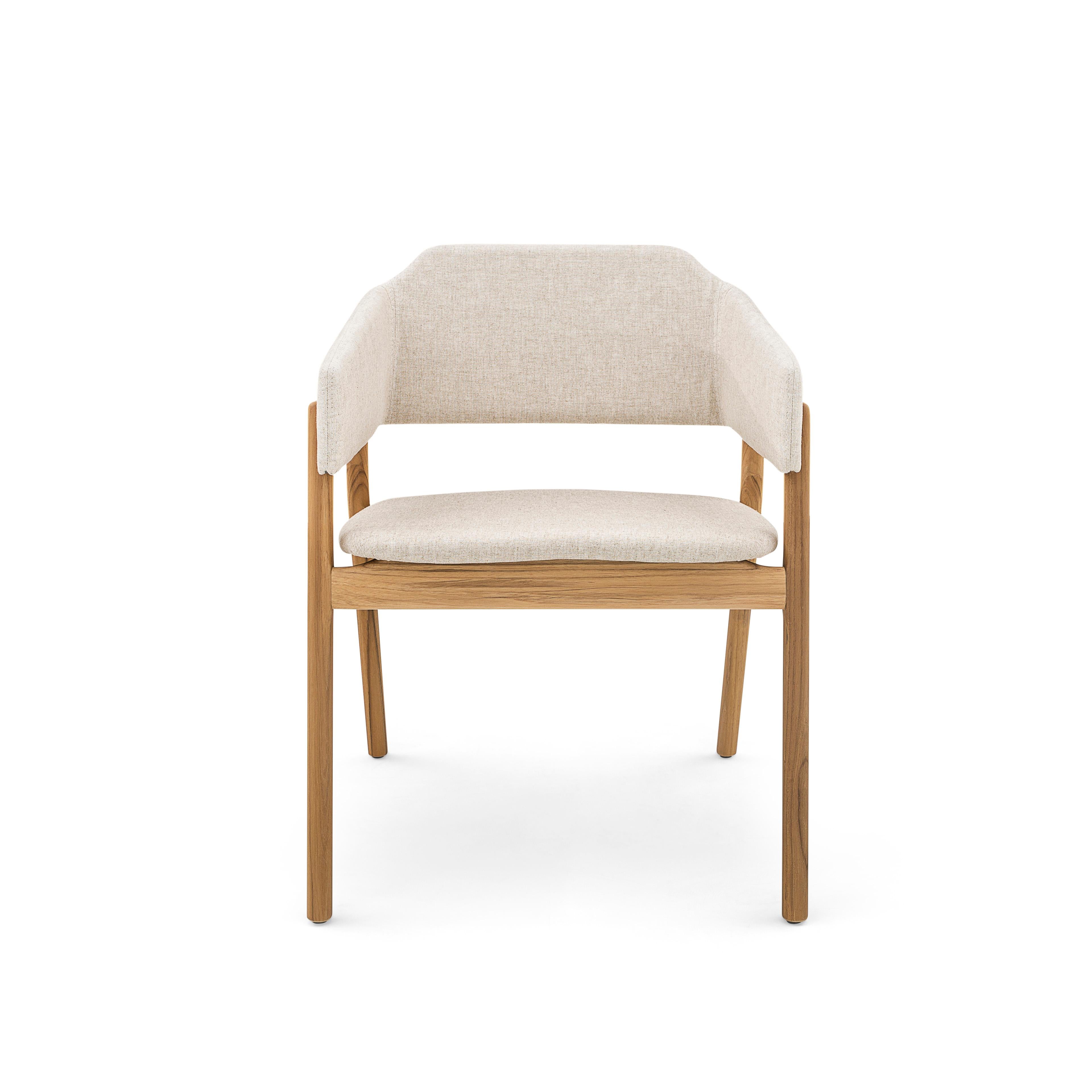 Our Uultis team has created this beautiful Stuzi dining chair to decorate your beautiful dining room table with an oatmeal fabric and a teak wood finish. This chair has a beautifully simple but elegant design that is going to perfectly go to combine