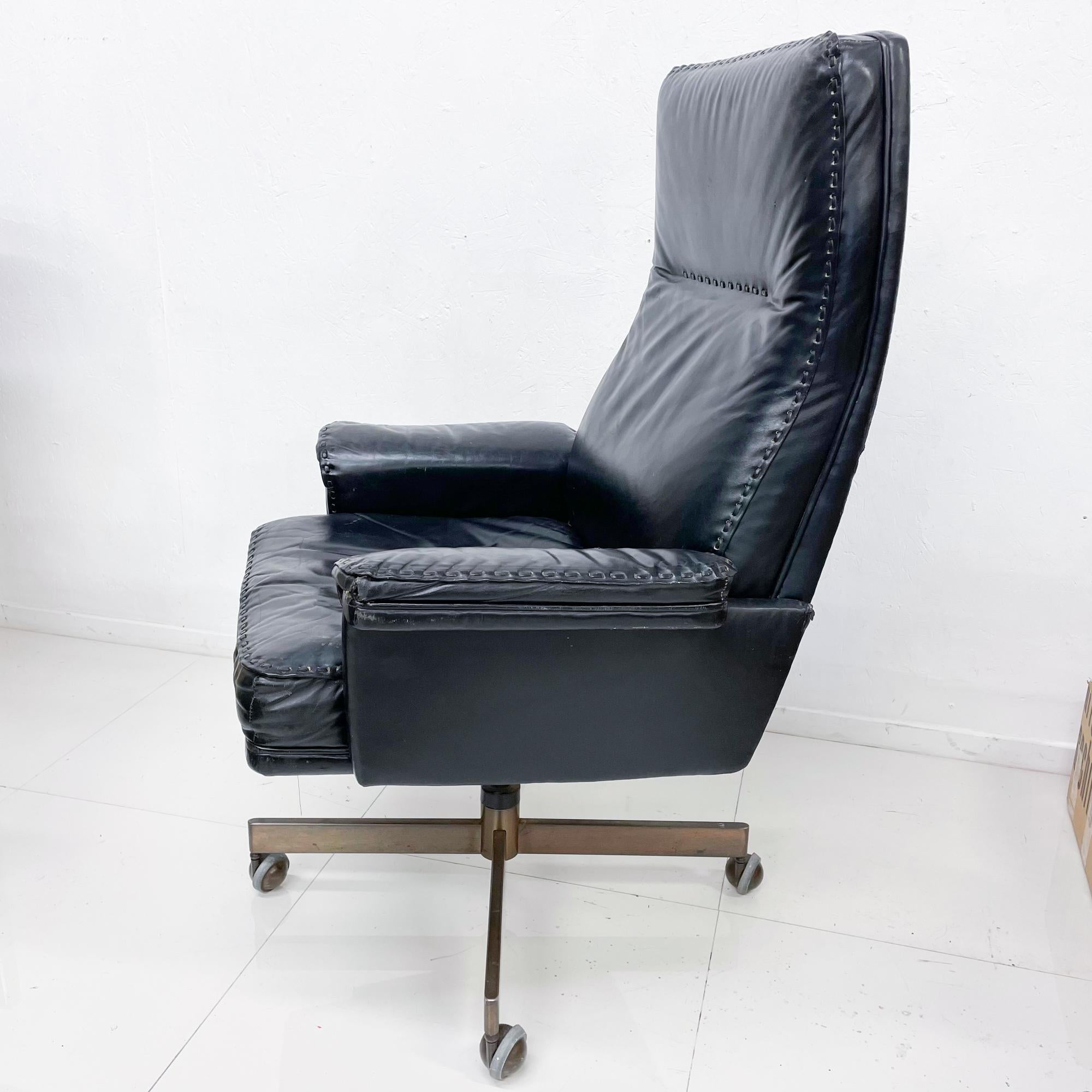 Style De Sede DS 35 Executive Swivel Office Chair Black Leather Whipstitch 1960s 8
