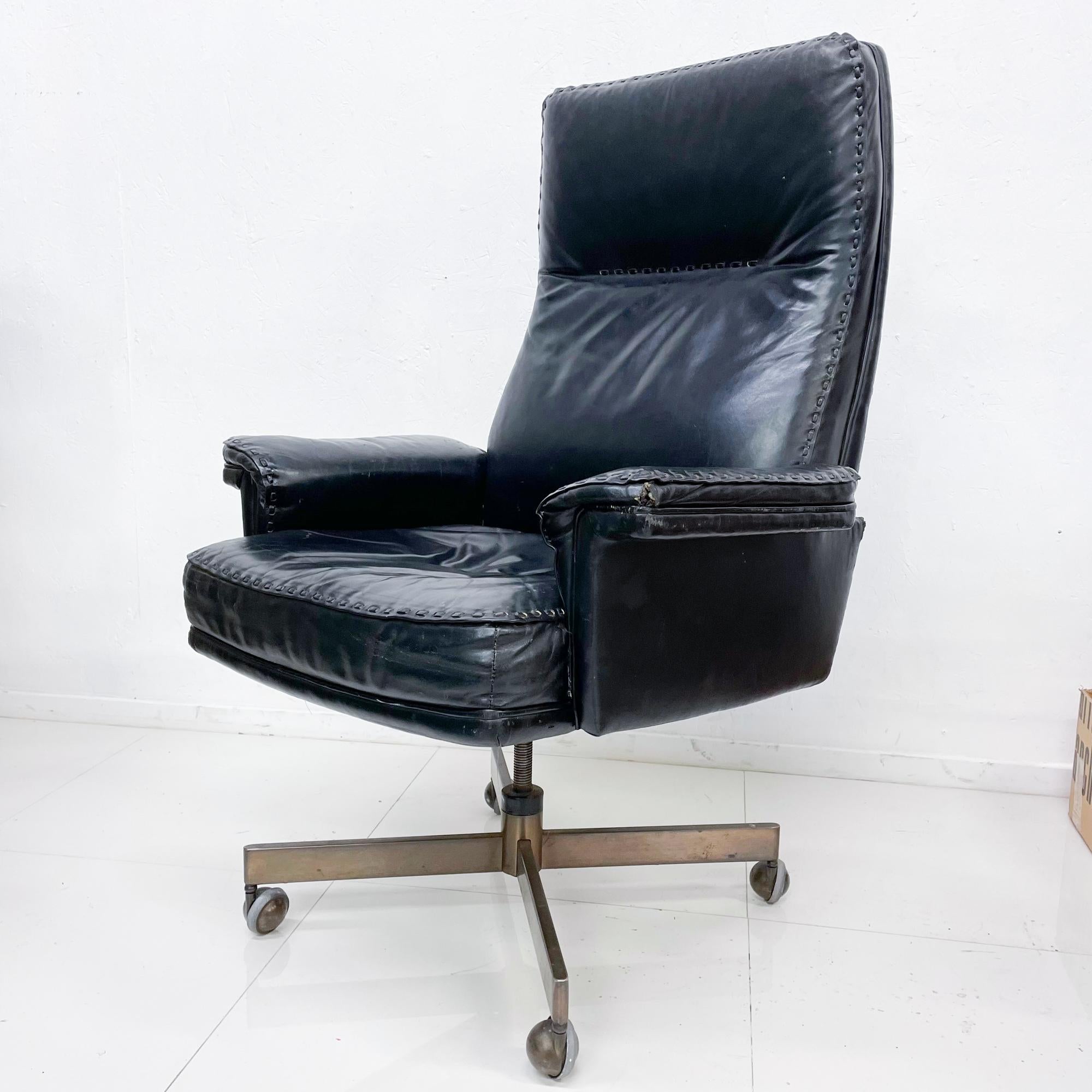 American Style De Sede DS 35 Executive Swivel Office Chair Black Leather Whipstitch 1960s