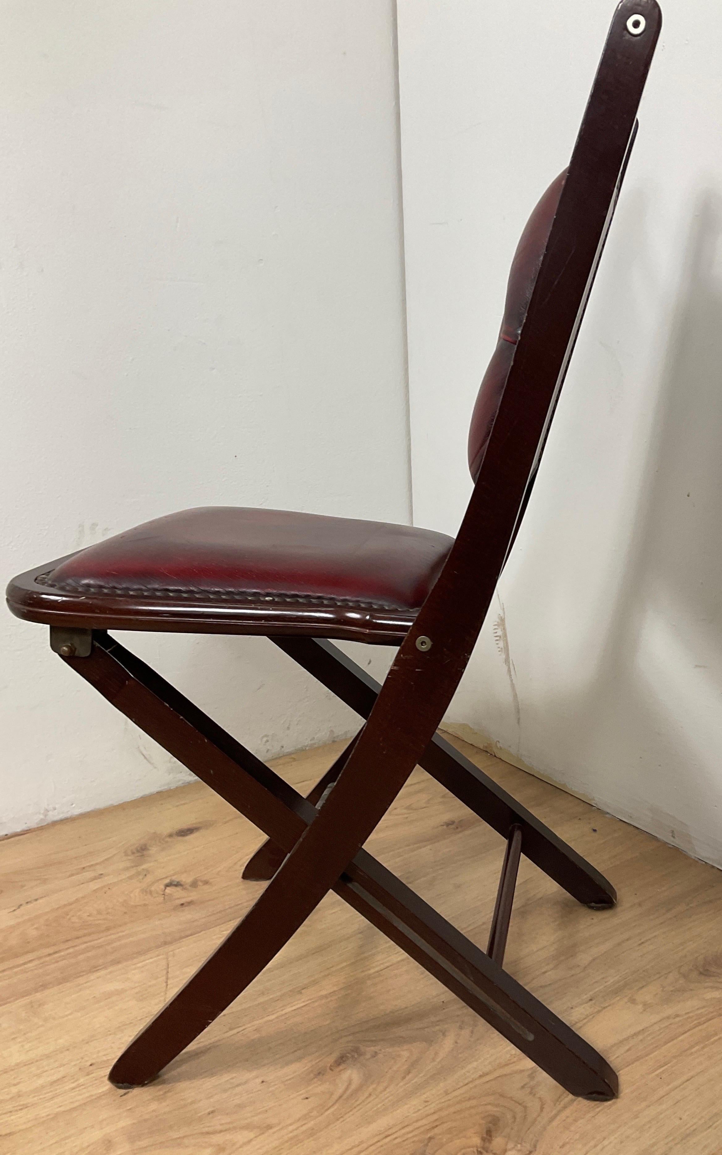 Style folding chair with leather seat and back Craftwork made in italy For Sale 4