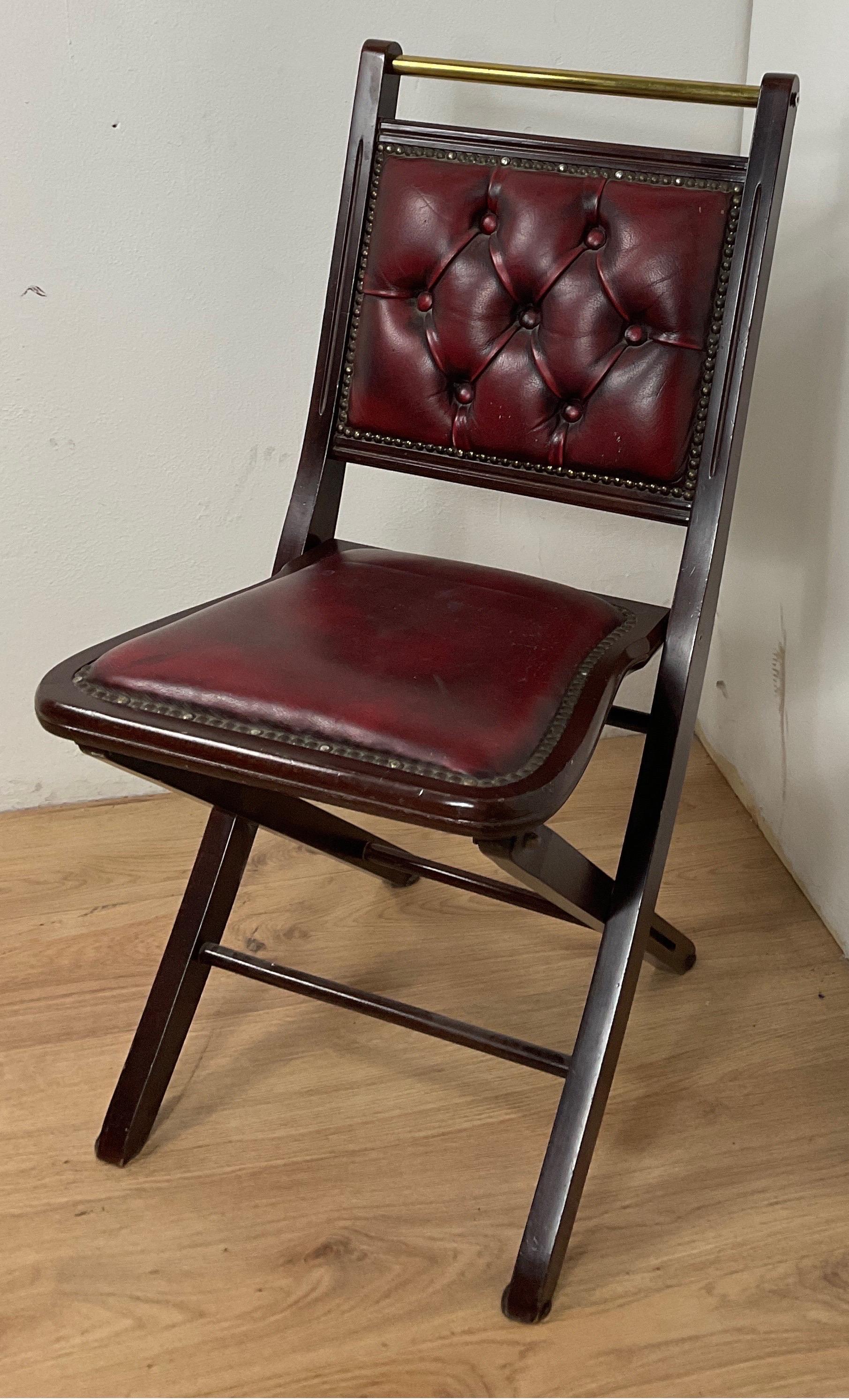 Style folding chair with leather seat and back Craftwork made in italy For Sale 7