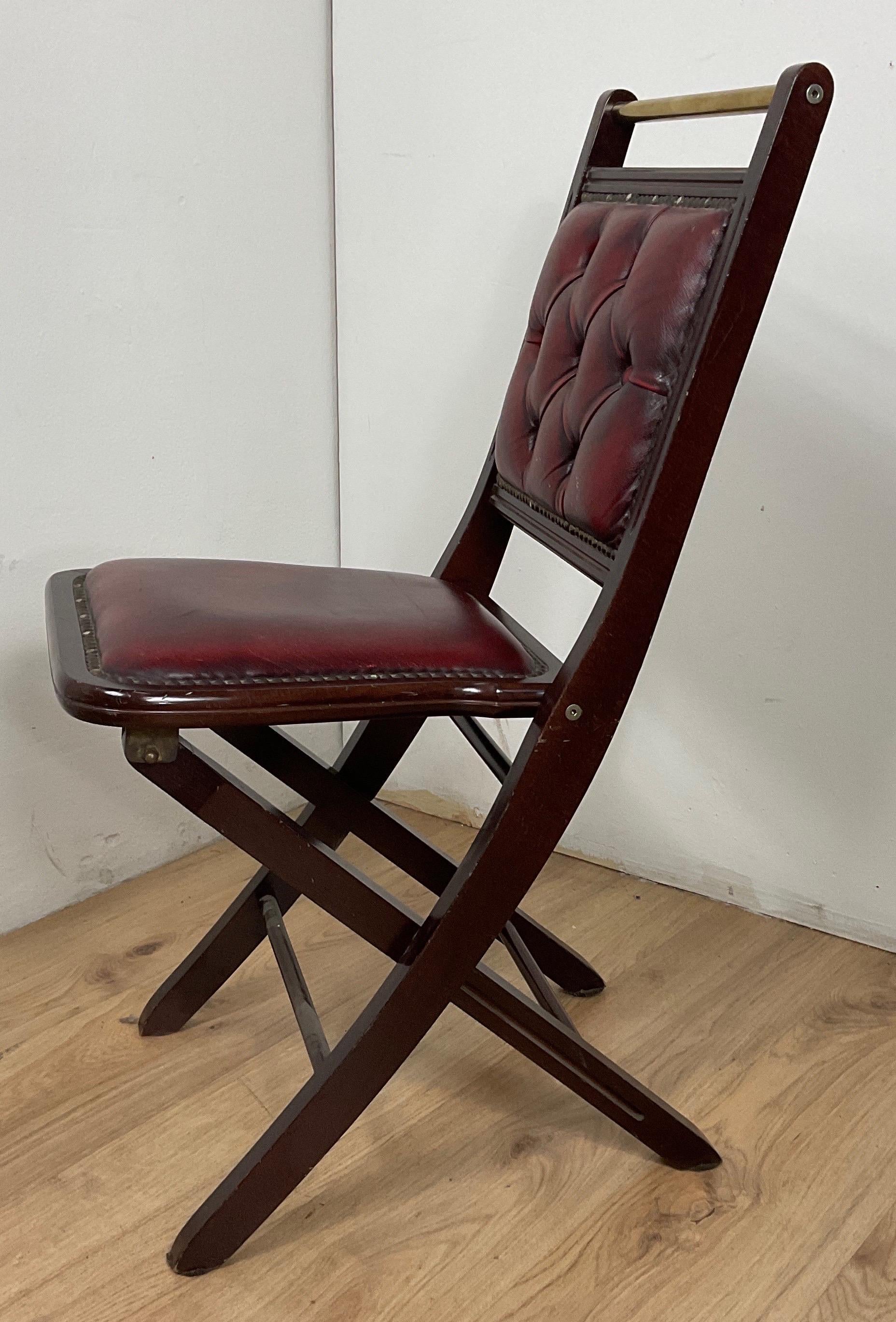 Leather Style folding chair with leather seat and back Craftwork made in italy For Sale