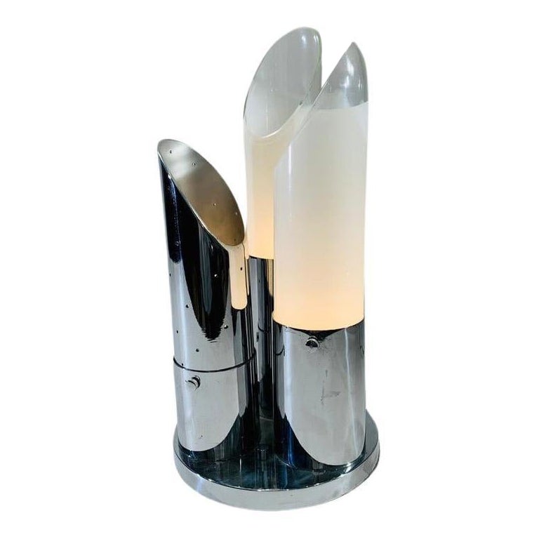 Style Fontana Arte table lamp in white glass and metal circa 1950