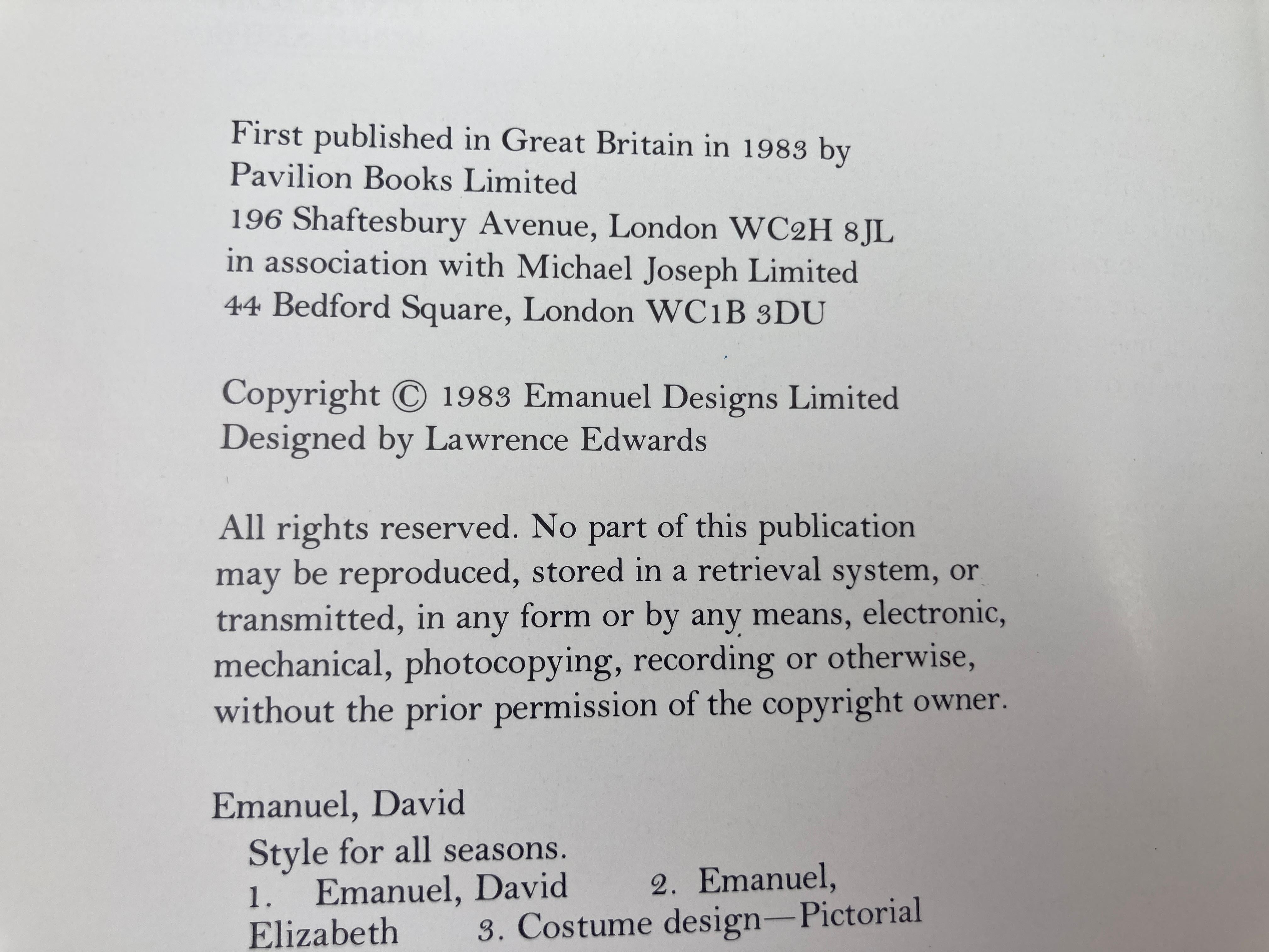 Style pour toutes les saisons Hardcover 1983 d'Elizabeth et David Emanuel en vente 5