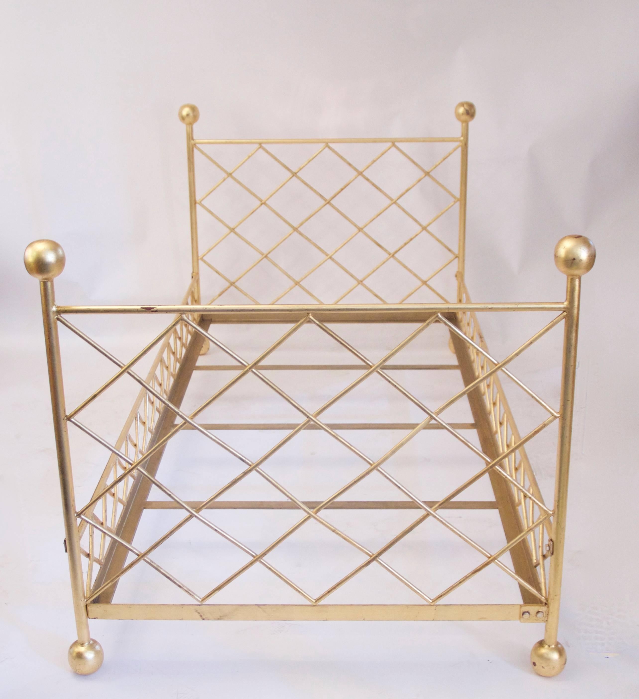 Bed,
Gilded metal with braces,
circa 2000, France.
Measure: Height 90 cm, width 203 cm, depth 96 cm.