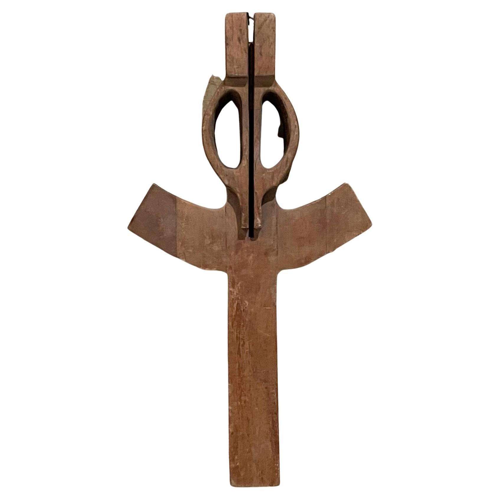 Modern mahogany cross
Style of Clara Porset Sculptural Wall Art Modern Cross in Thick Solid Mahogany Wood
Signed piece
15.5 h x 8 w x 2.5 inches
In original preowned unrestored fair vintage condition. Presentation has vintage appeal. Has wear