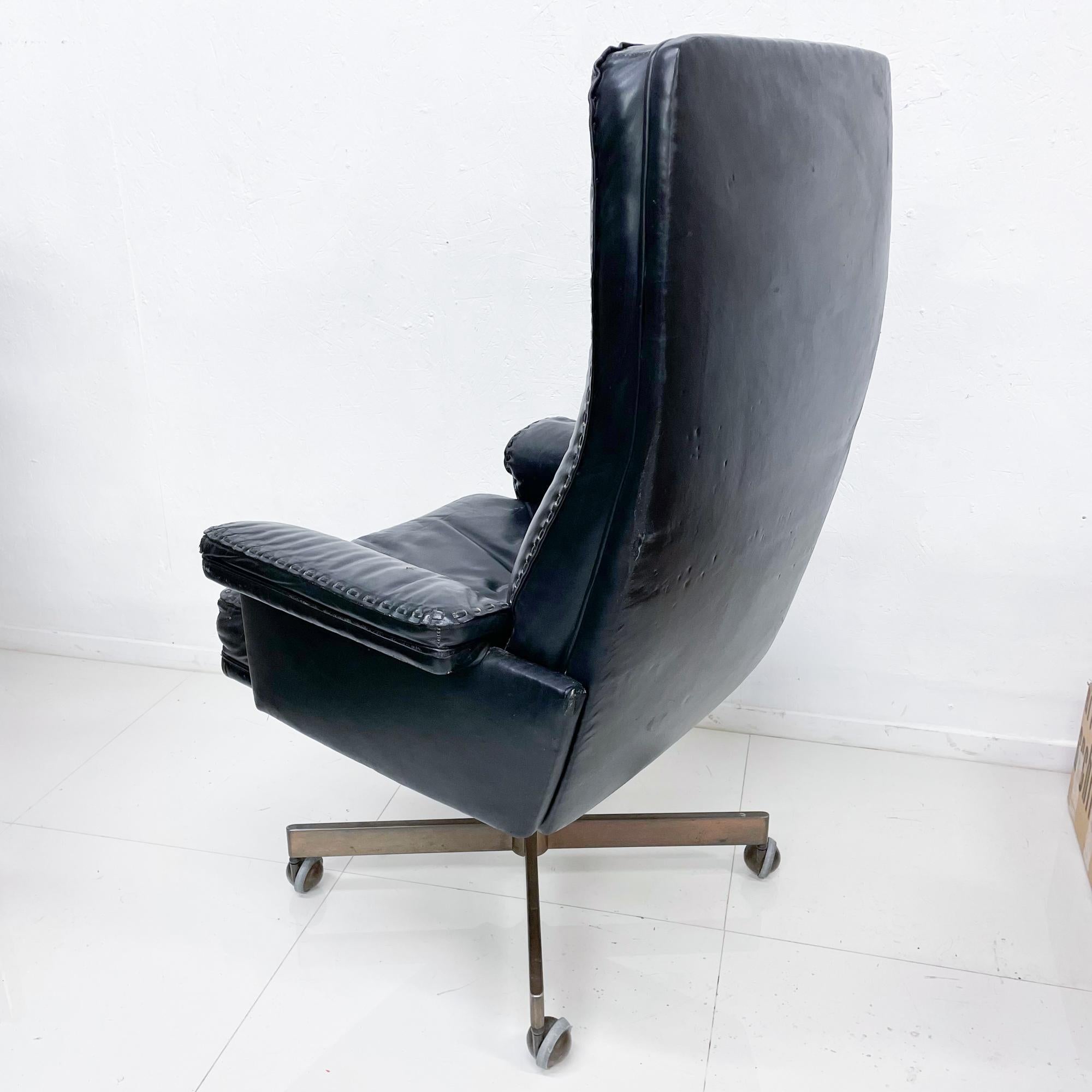 Style De Sede DS 35 Executive Swivel Office Chair Black Leather Whipstitch 1960s 6
