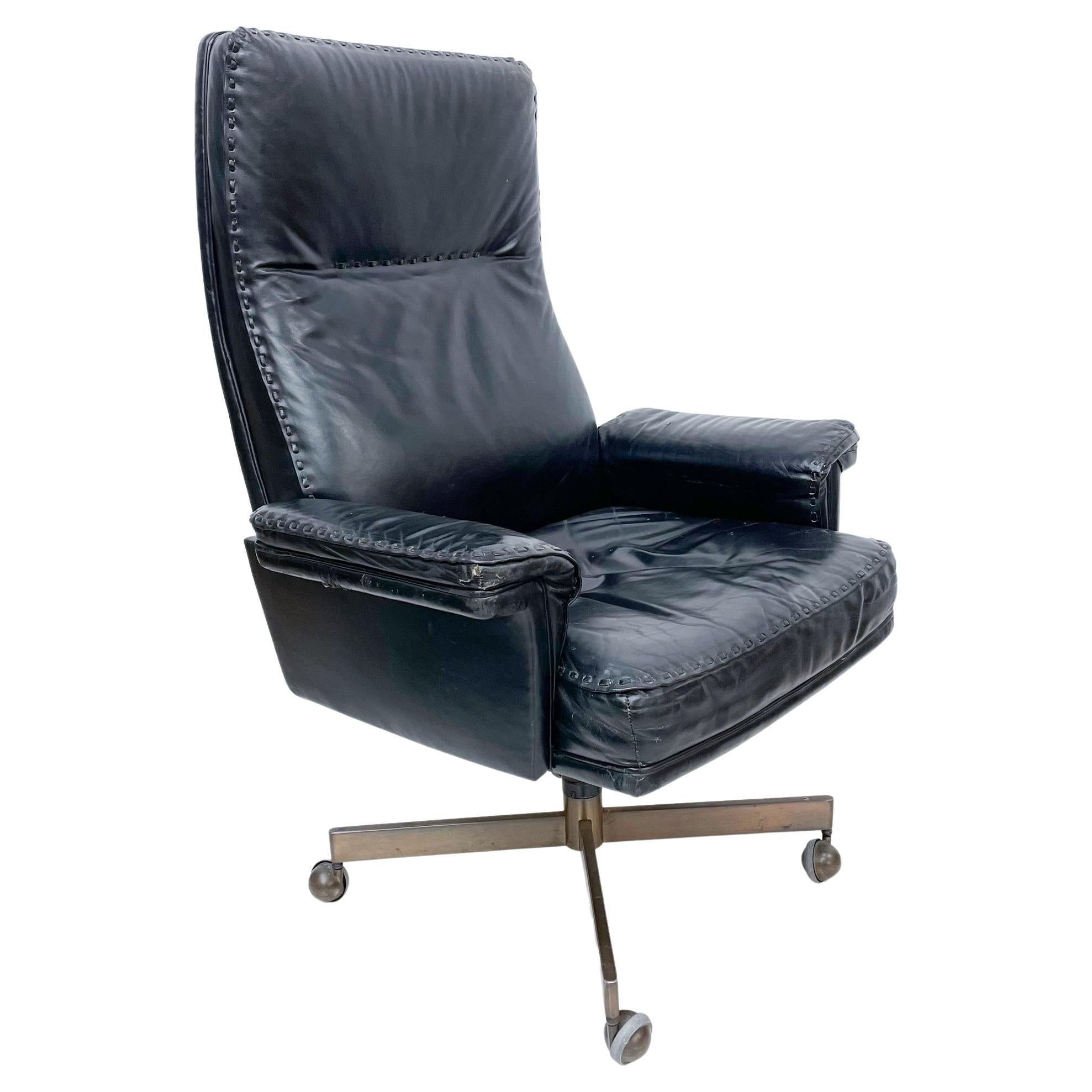 Mid-Century Modern Style De Sede DS 35 Executive Swivel Office Chair Black Leather Whipstitch 1960s