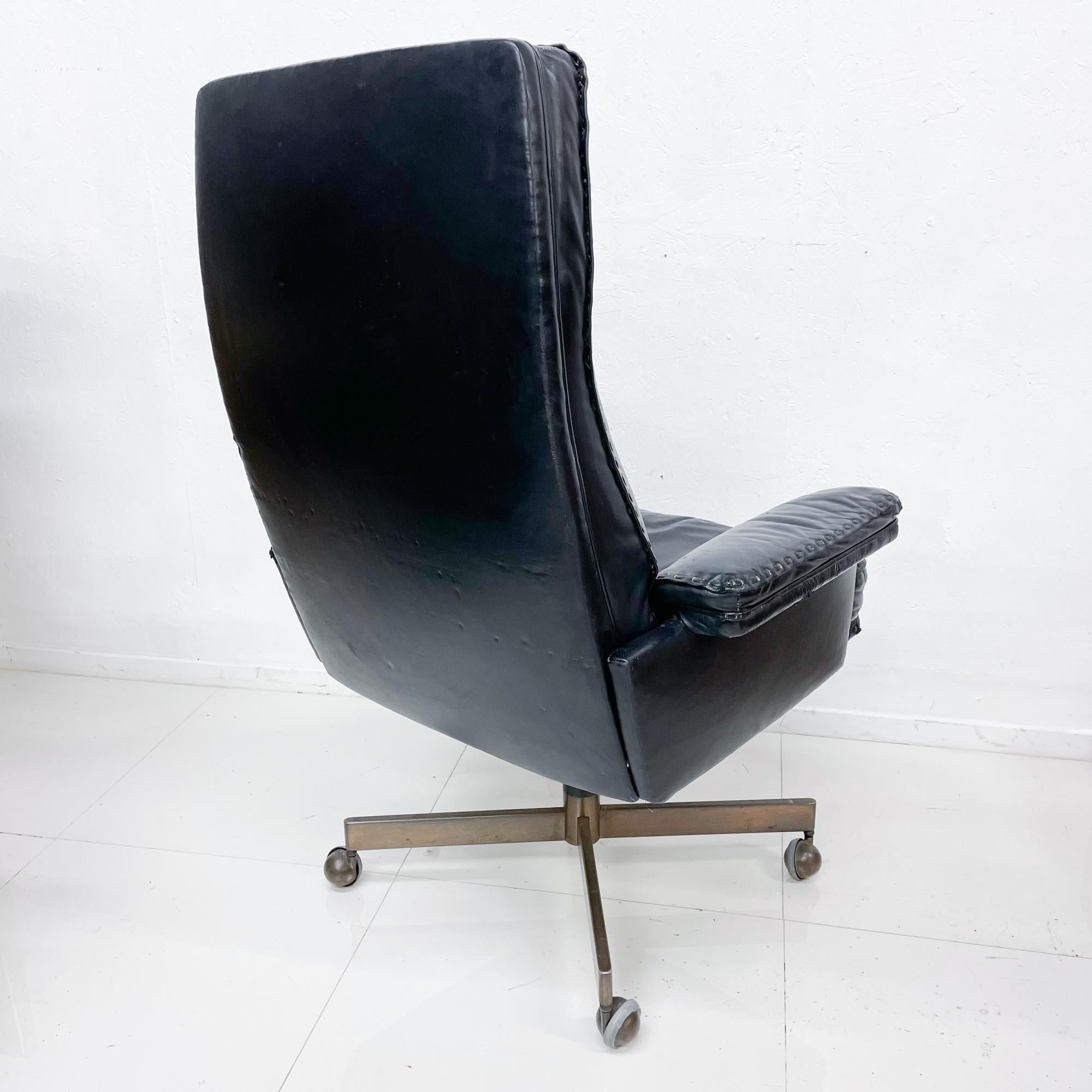 Style De Sede DS 35 Executive Swivel Office Chair Black Leather Whipstitch 1960s 2