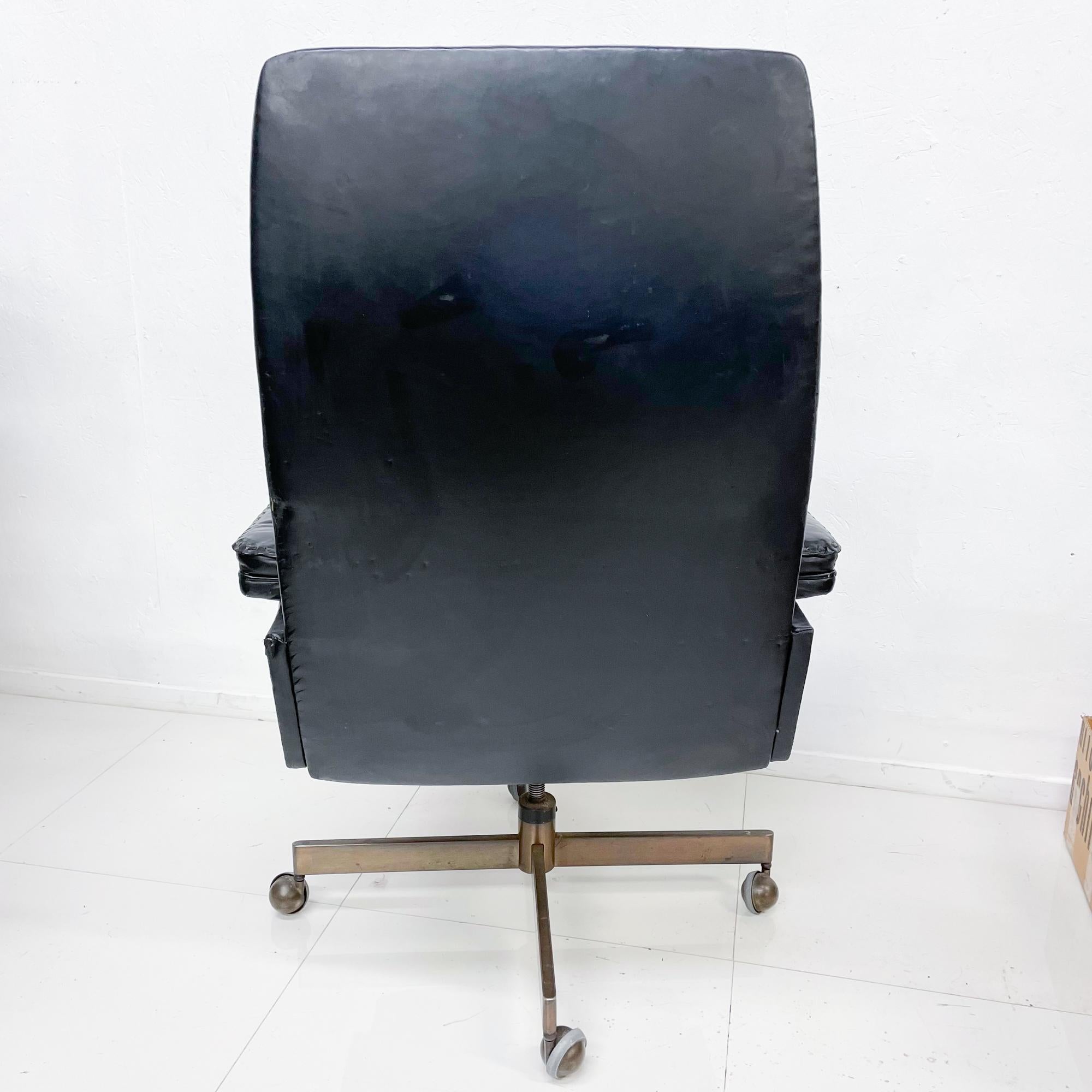 Style De Sede DS 35 Executive Swivel Office Chair Black Leather Whipstitch 1960s 4