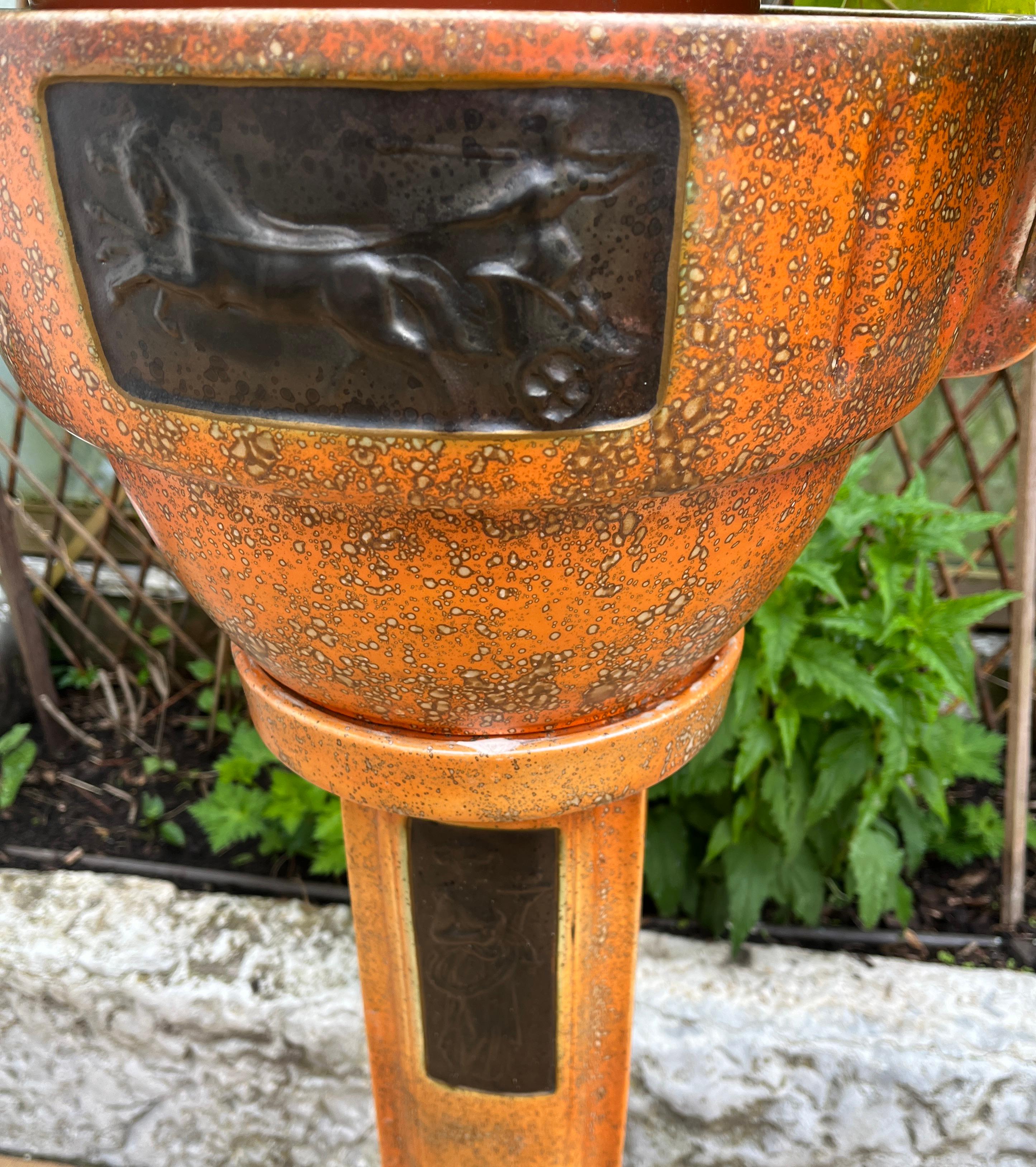 Stile di Delphin Massier Majolica Jardinière 'Fioriera e supporto Numero. 7825 in vendita 10