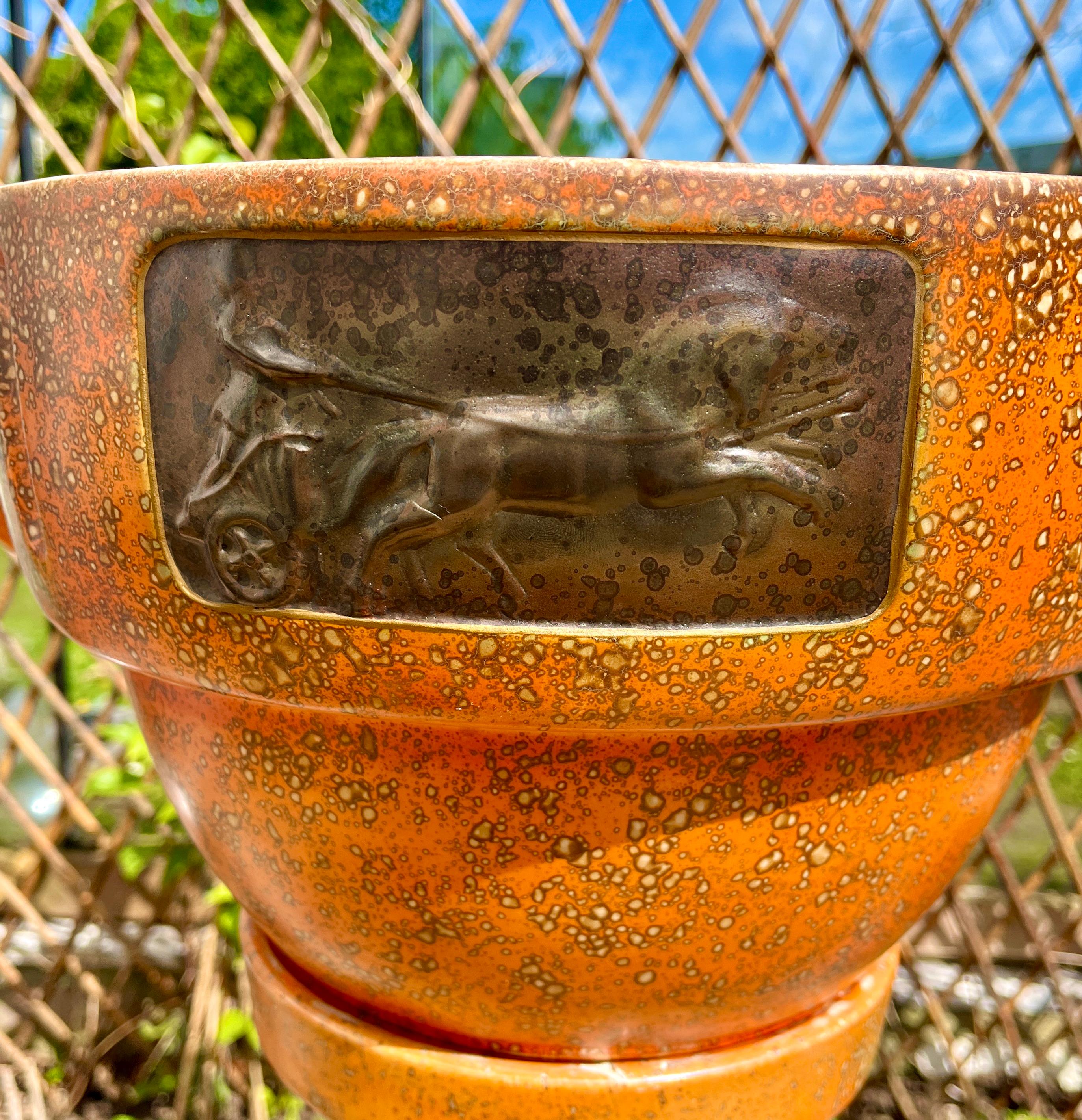 Francese Stile di Delphin Massier Majolica Jardinière 'Fioriera e supporto Numero. 7825 in vendita